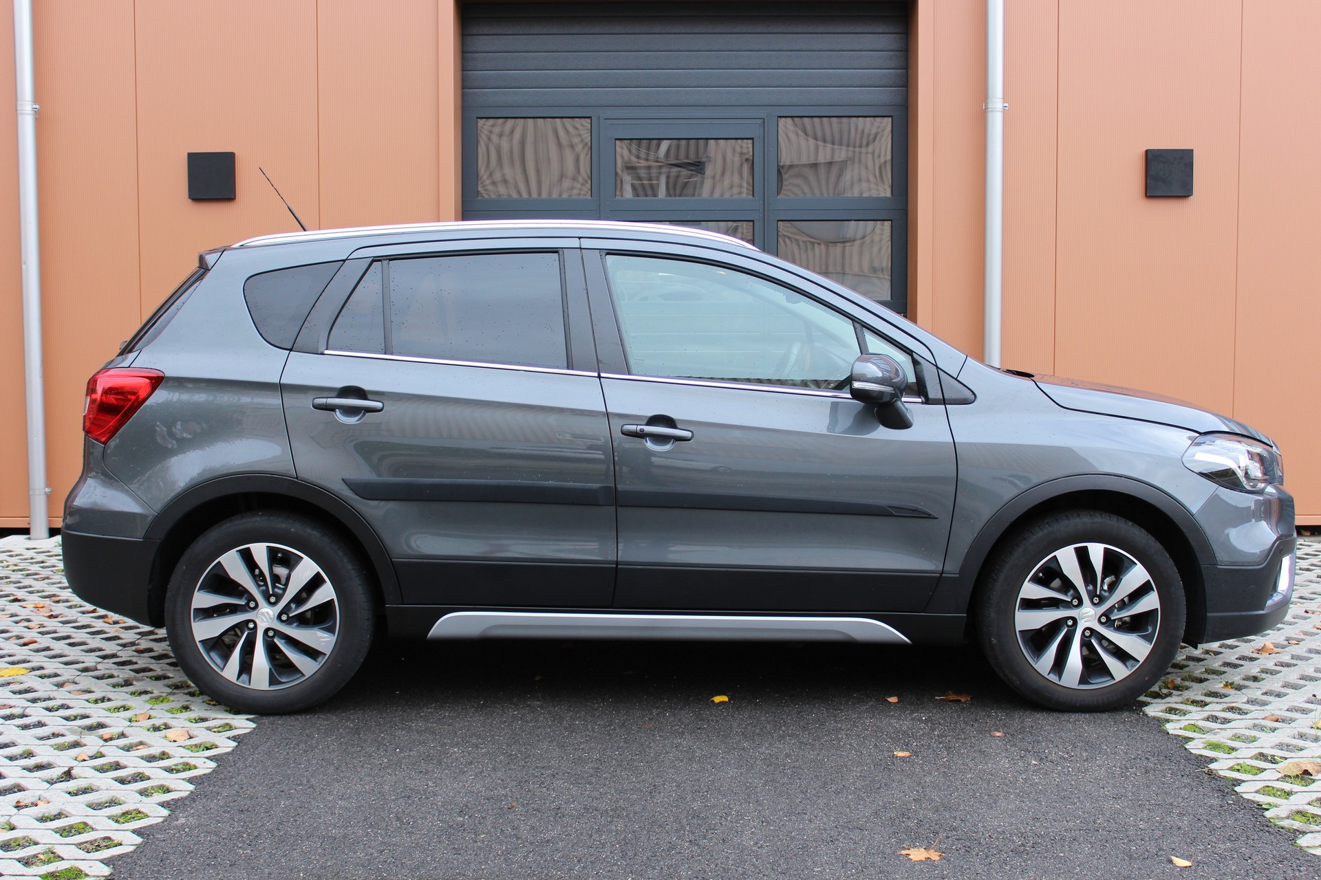 SUZUKI SX4 S-Cross 1.4 16V Compact Top Hybrid 4WD-image-3