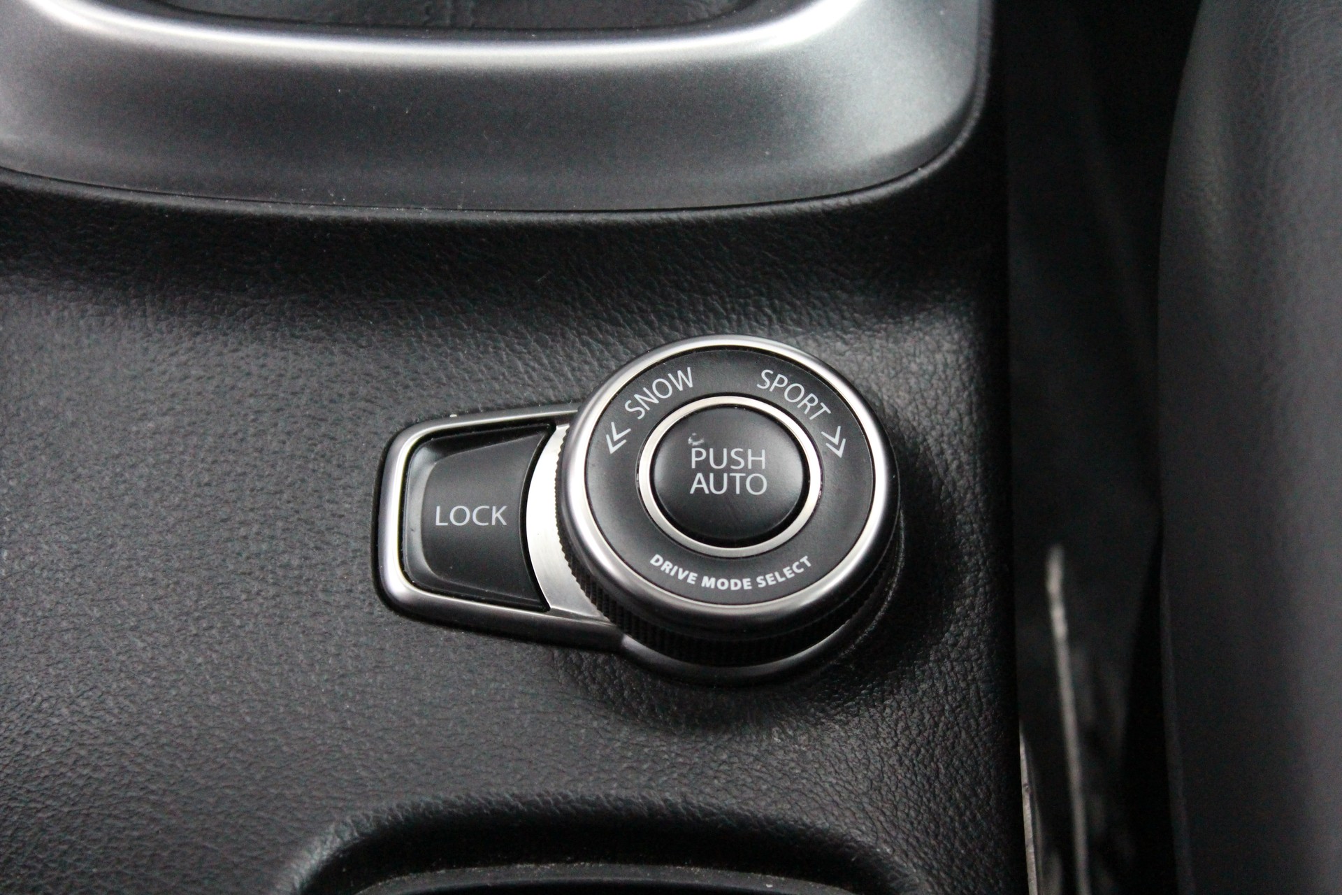 SUZUKI SX4 S-Cross 1.4 16V Compact Top Hybrid 4WD-image-19