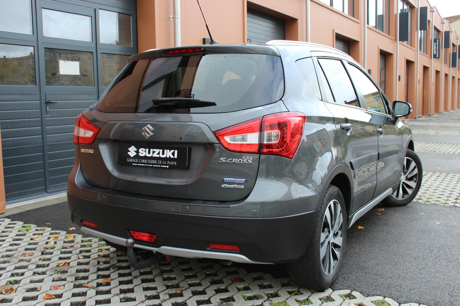 SUZUKI SX4 S-Cross 1.4 16V Compact Top Hybrid 4WD-image-4