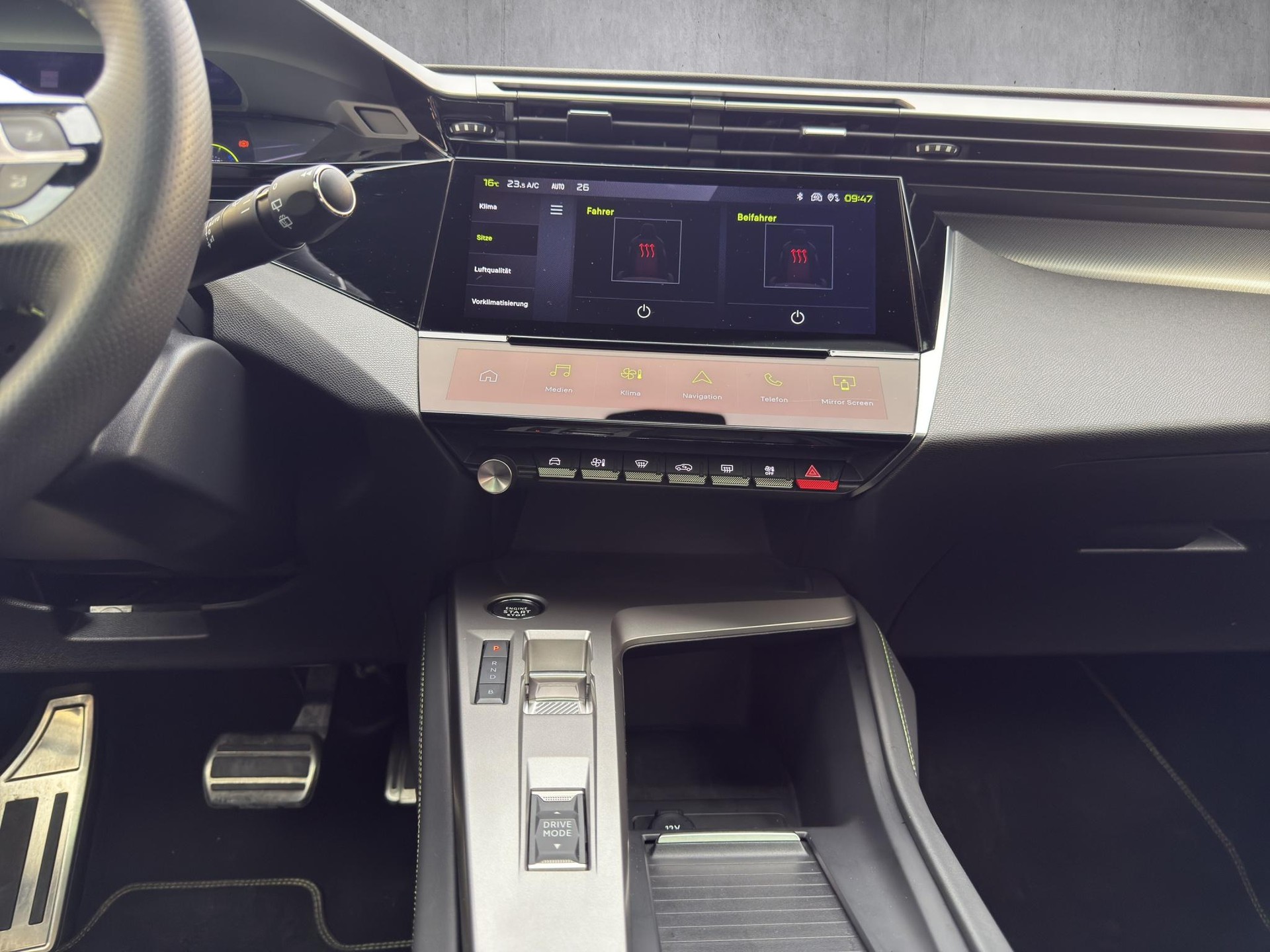 PEUGEOT 308 SW 1.6 PHEV 225 GT-image-13