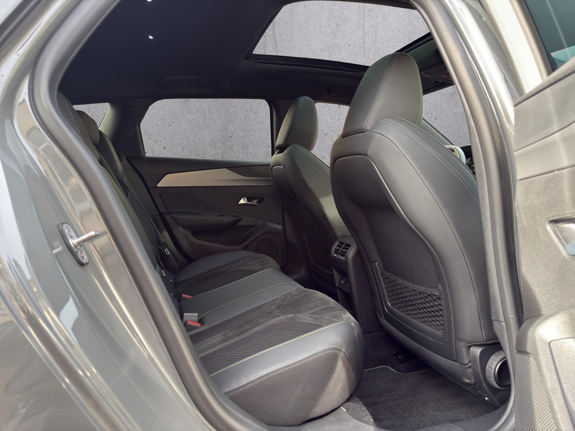 PEUGEOT 308 SW 1.6 PHEV 225 GT-image-16