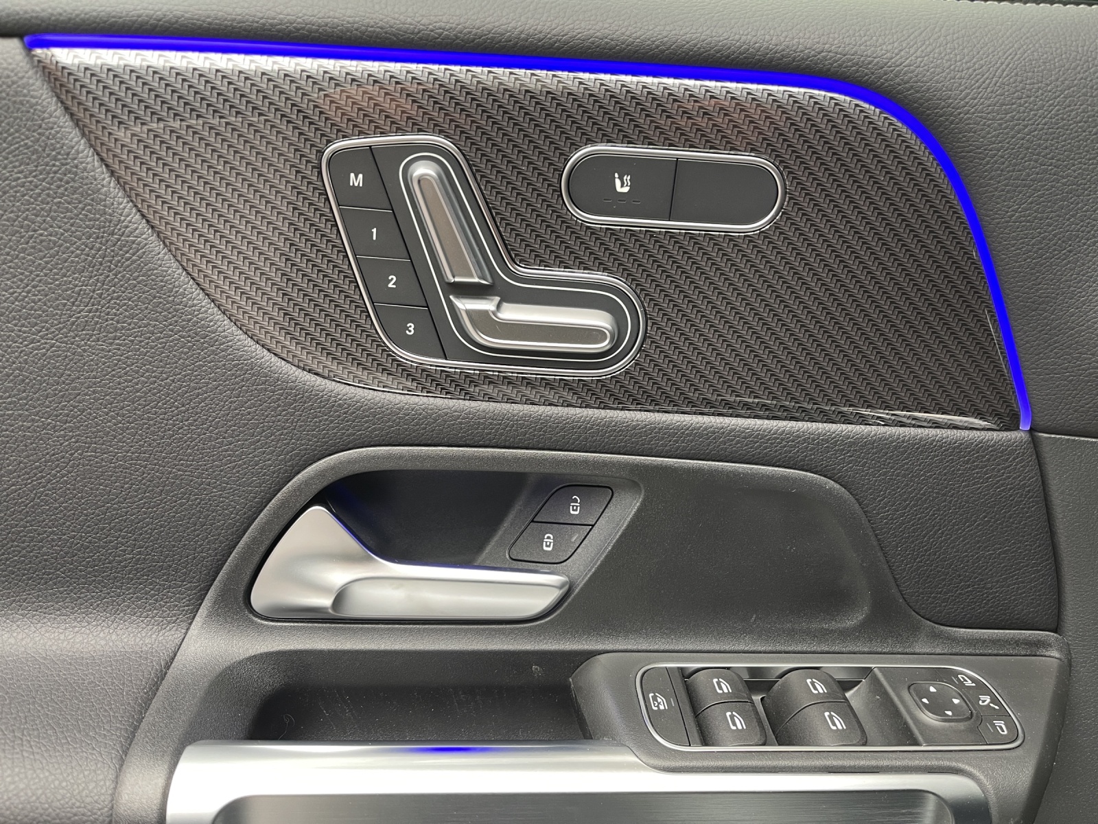 MERCEDES-BENZ GLB 250 4Matic 8G-Tronic-image-12