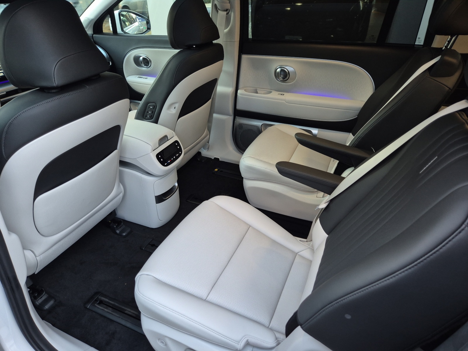HYUNDAI Ioniq 9 Calligraphy 4WD-image-8