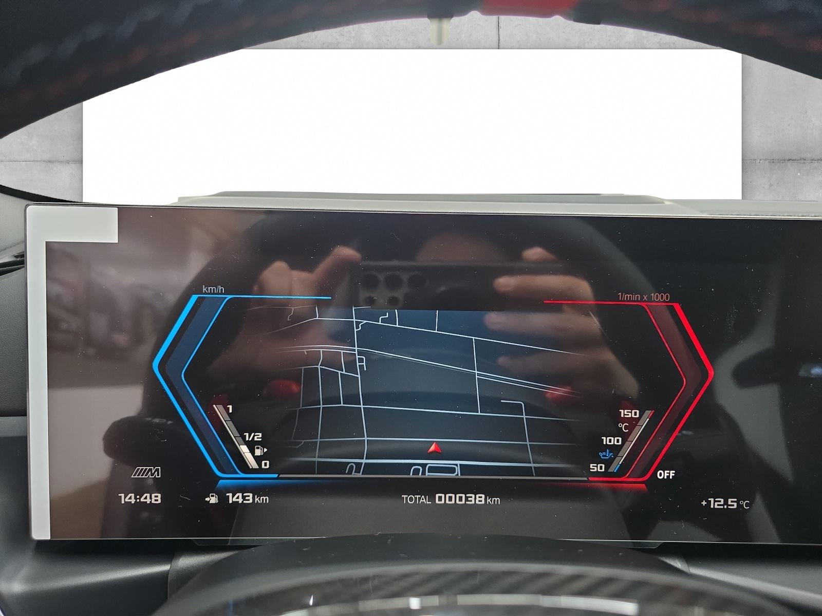 BMW M4 Cabrio Competition M xDrive-image-7
