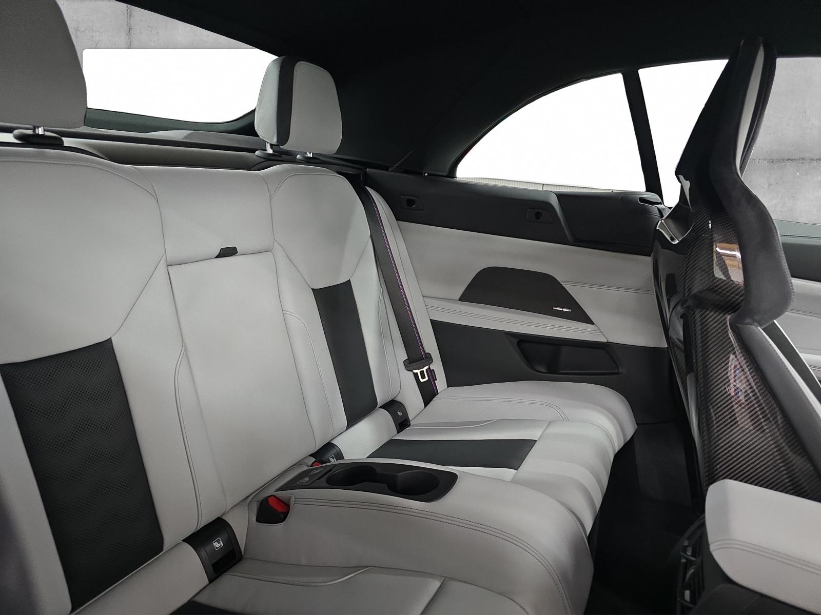 BMW M4 Cabrio Competition M xDrive-image-12