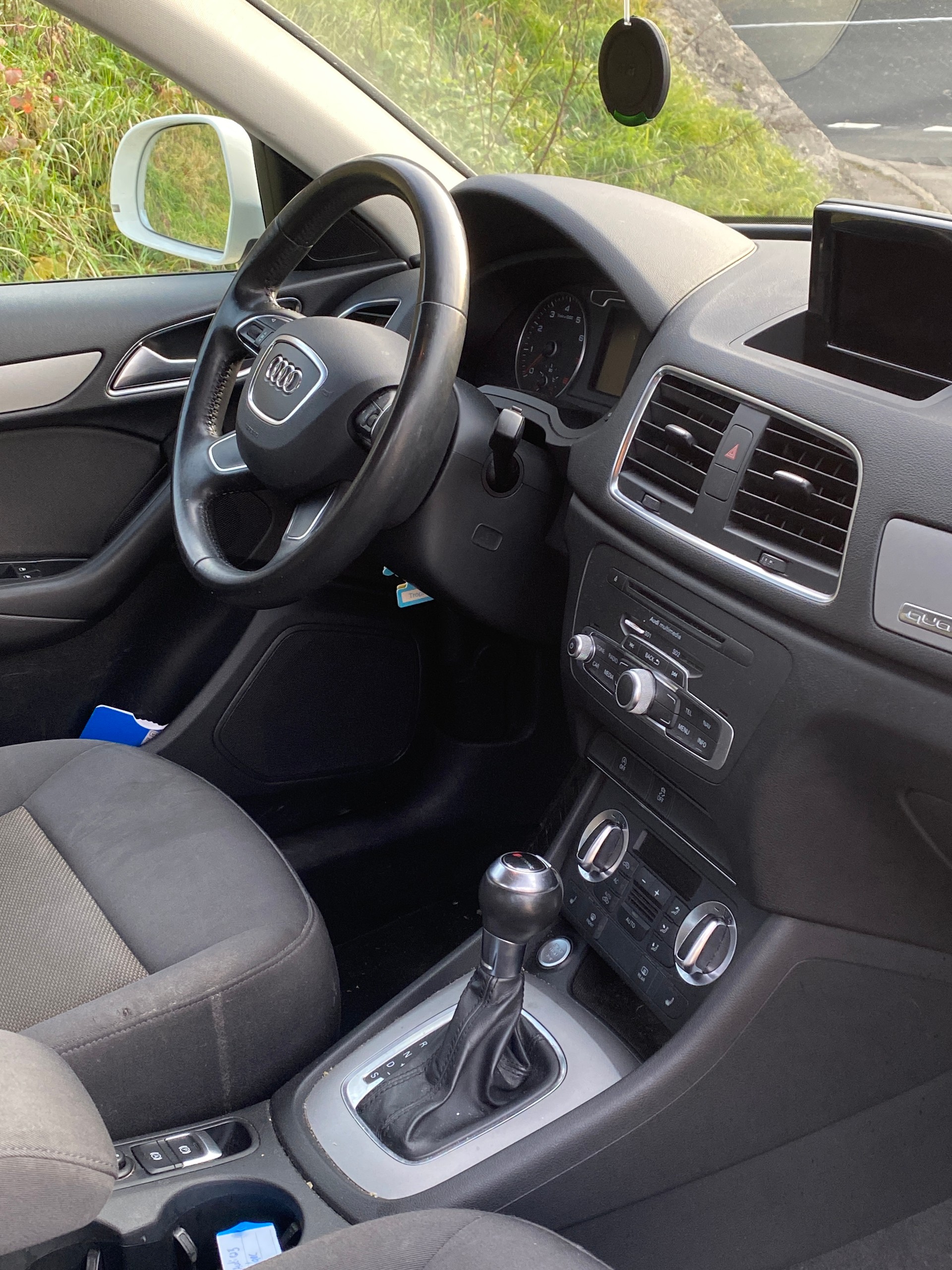 AUDI Q3 2.0 TFSI quattro S-tronic-image-7