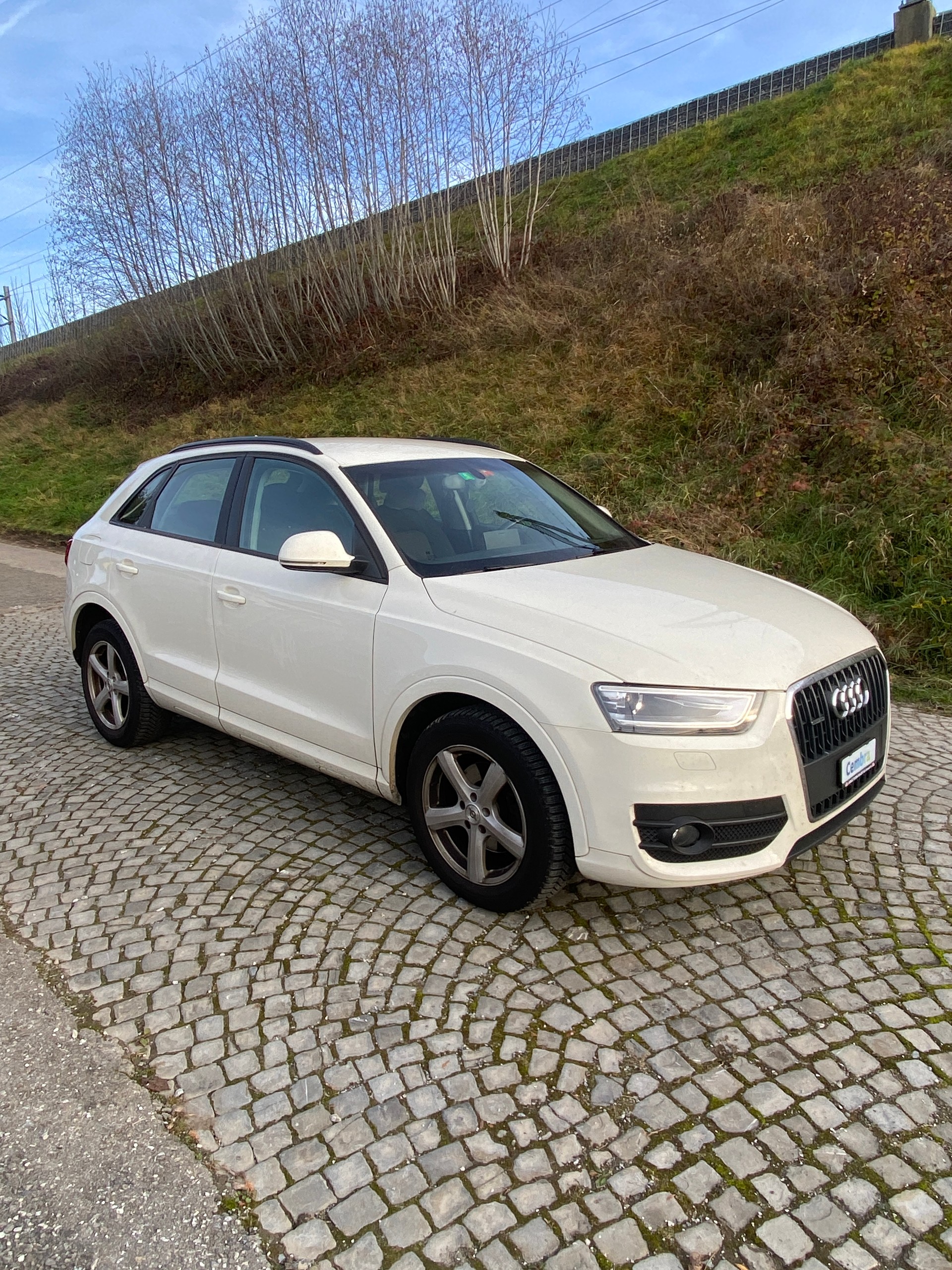 AUDI Q3 2.0 TFSI quattro S-tronic-image-1
