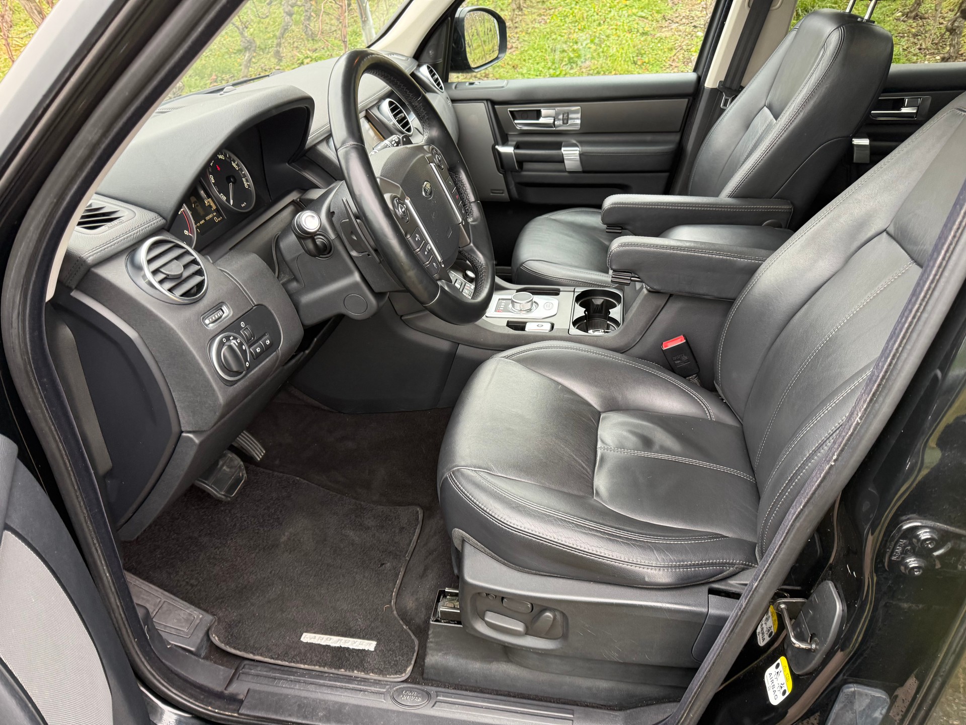 LAND ROVER Discovery 3.0 SDV6 HSE Automatic 7 Places-image-10