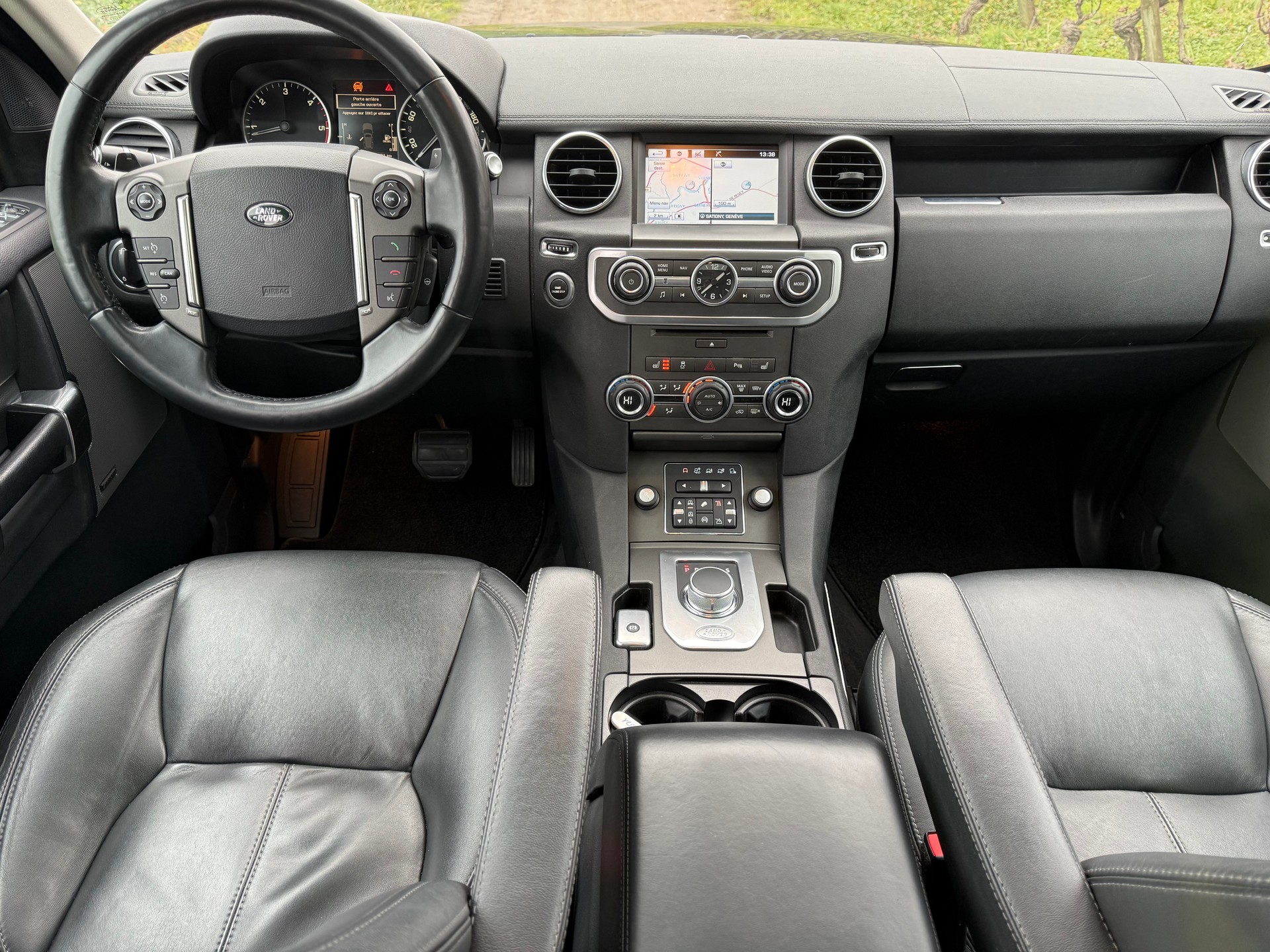 LAND ROVER Discovery 3.0 SDV6 HSE Automatic 7 Places-image-7