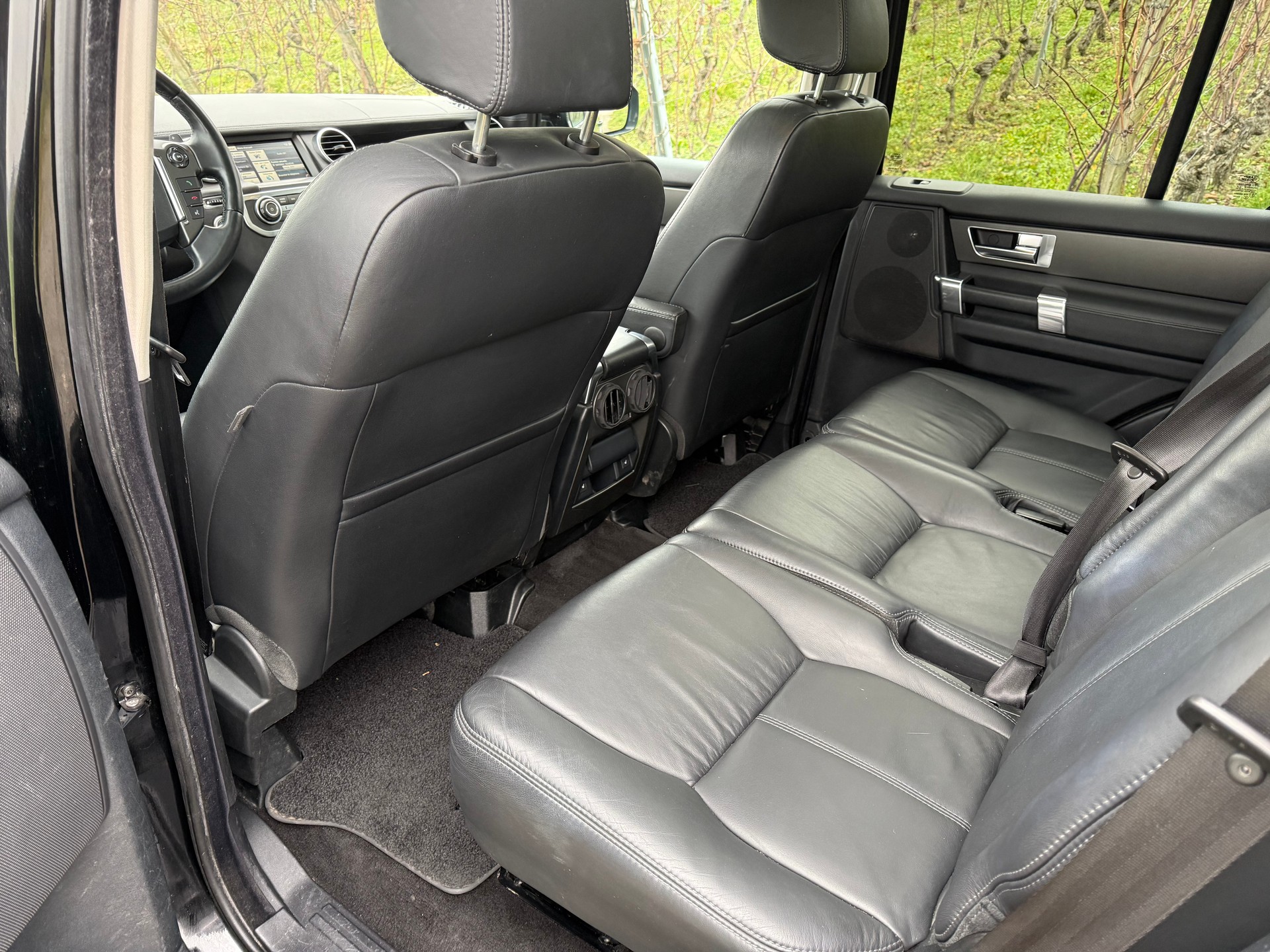 LAND ROVER Discovery 3.0 SDV6 HSE Automatic 7 Places-image-15
