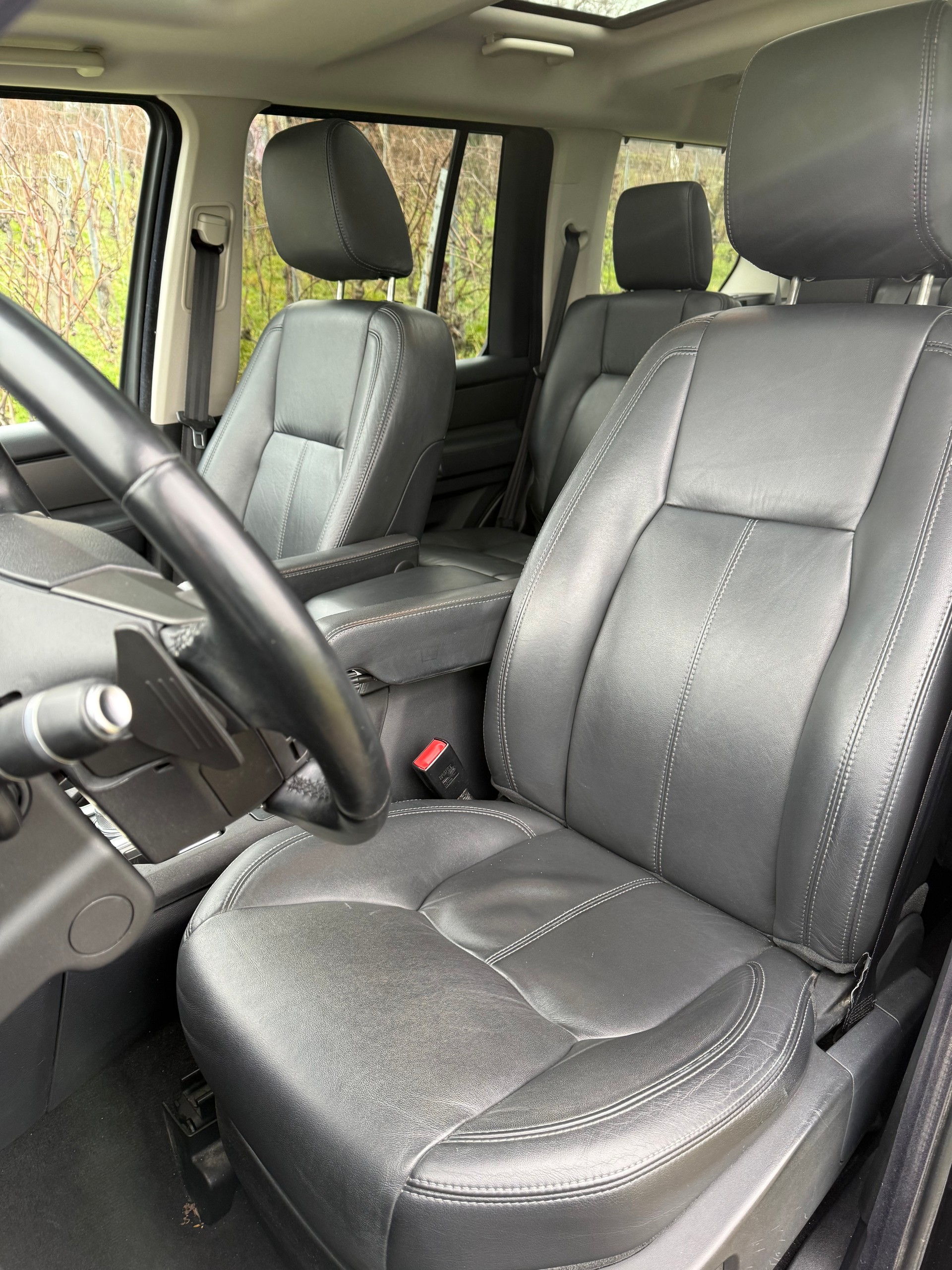 LAND ROVER Discovery 3.0 SDV6 HSE Automatic 7 Places-image-12