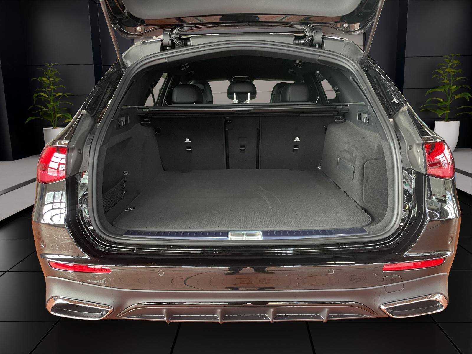 MERCEDES-BENZ E 220 d 4MATIC T-Modell AMG Line-image-8