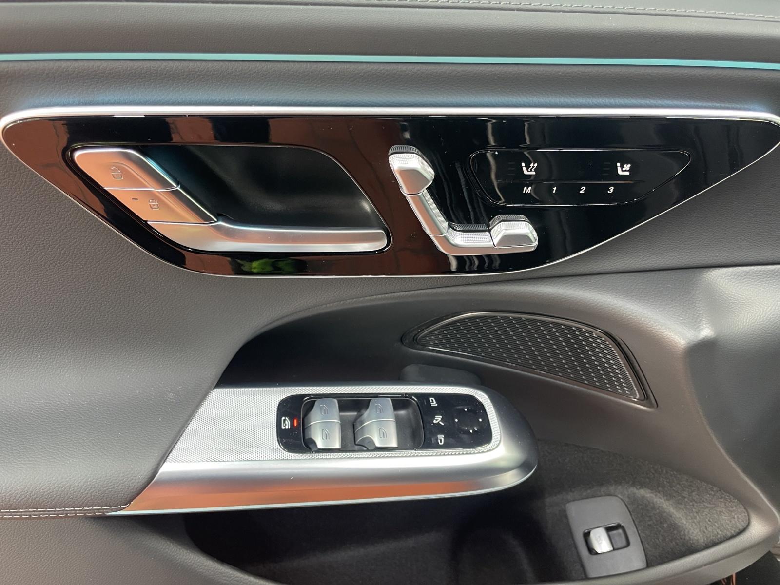 MERCEDES-BENZ E 220 d 4MATIC T-Modell AMG Line-image-6