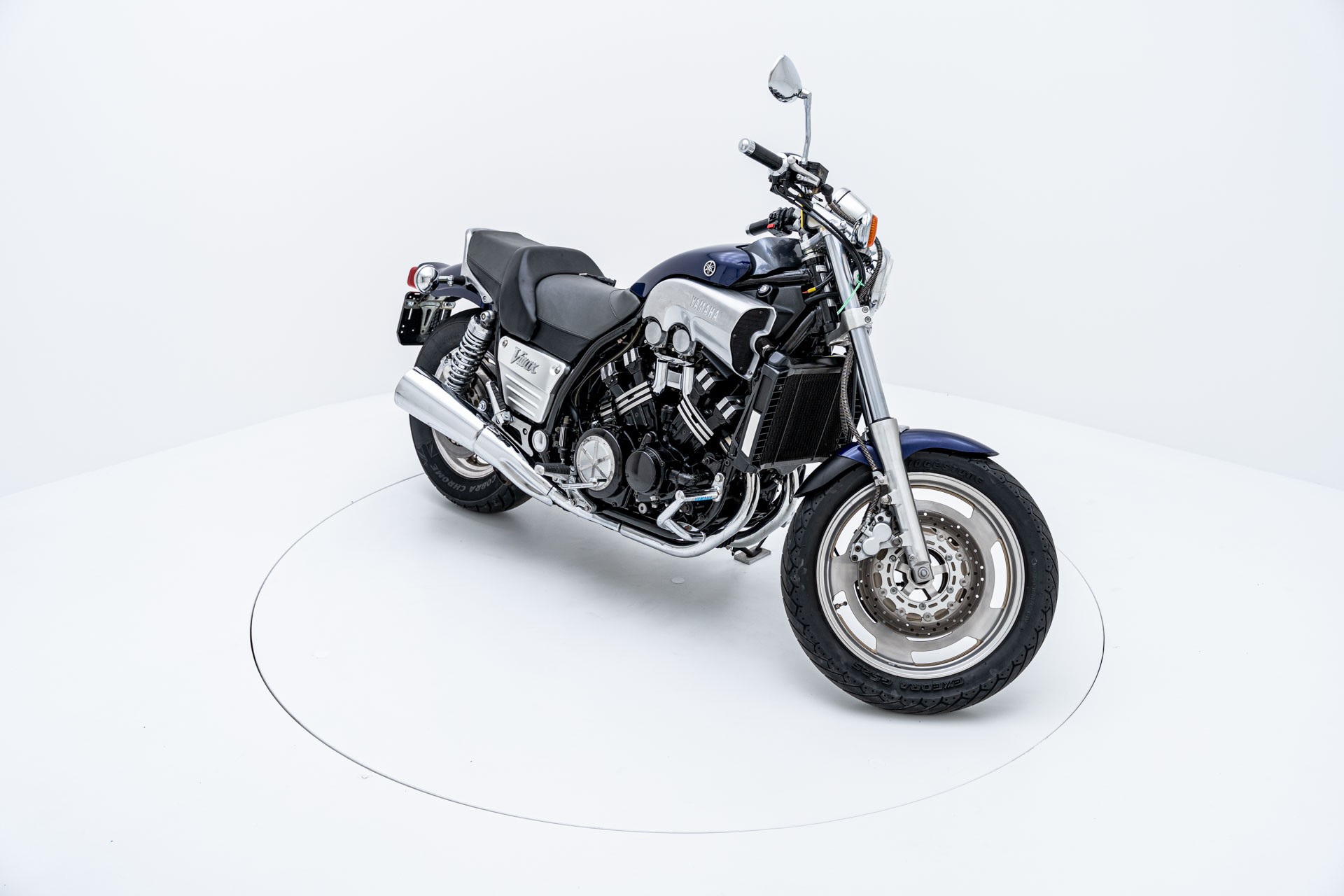 YAMAHA V-Max VMX 1200-showroom-element-1