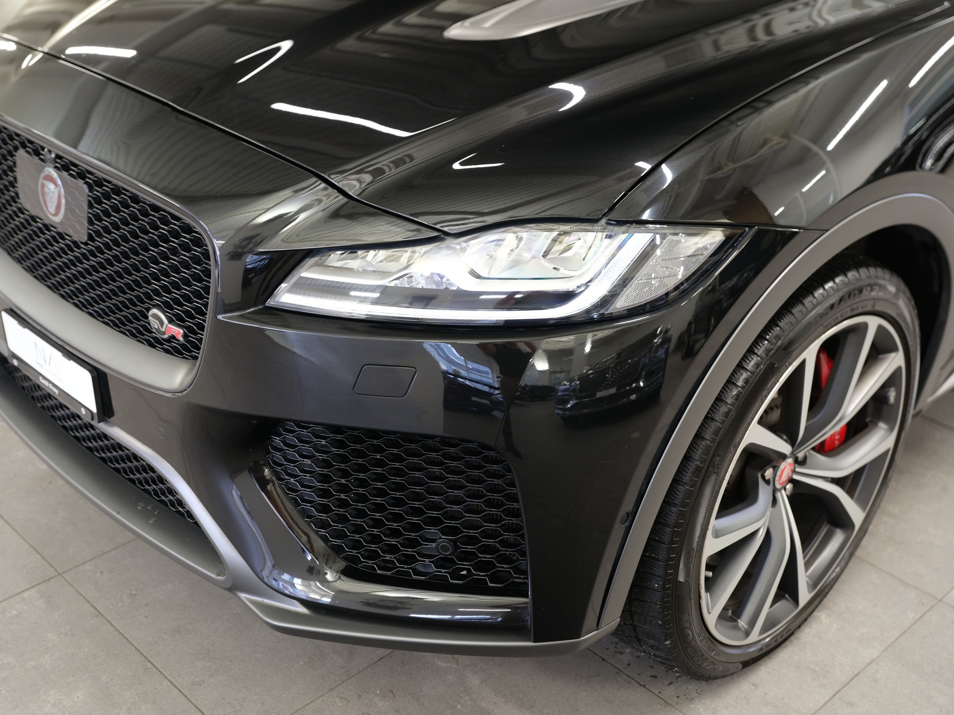JAGUAR F-Pace 5.0 V8 SVR AWD Automatik *Head-Up* *Ambientebeleuchtung* *Keyless* *360° Kamera* *Pano*-image-10