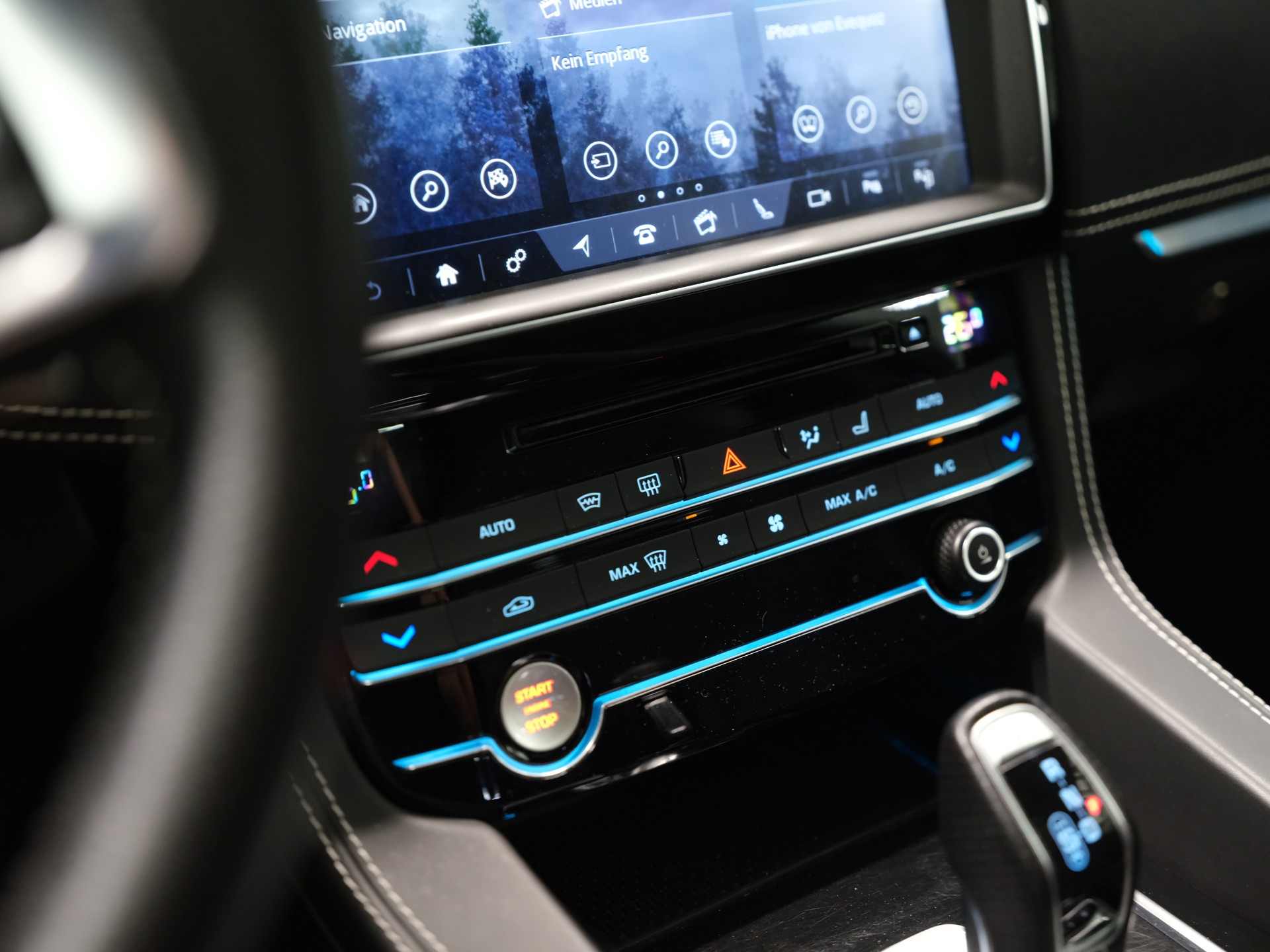 JAGUAR F-Pace 5.0 V8 SVR AWD Automatik *Head-Up* *Ambientebeleuchtung* *Keyless* *360° Kamera* *Pano*-image-25