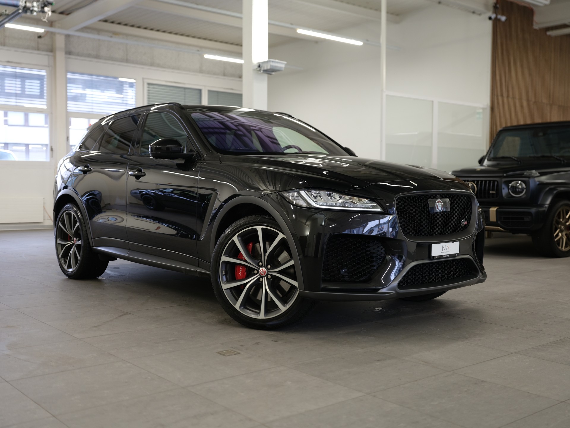 JAGUAR F-Pace 5.0 V8 SVR AWD Automatik *Head-Up* *Ambientebeleuchtung* *Keyless* *360° Kamera* *Pano*