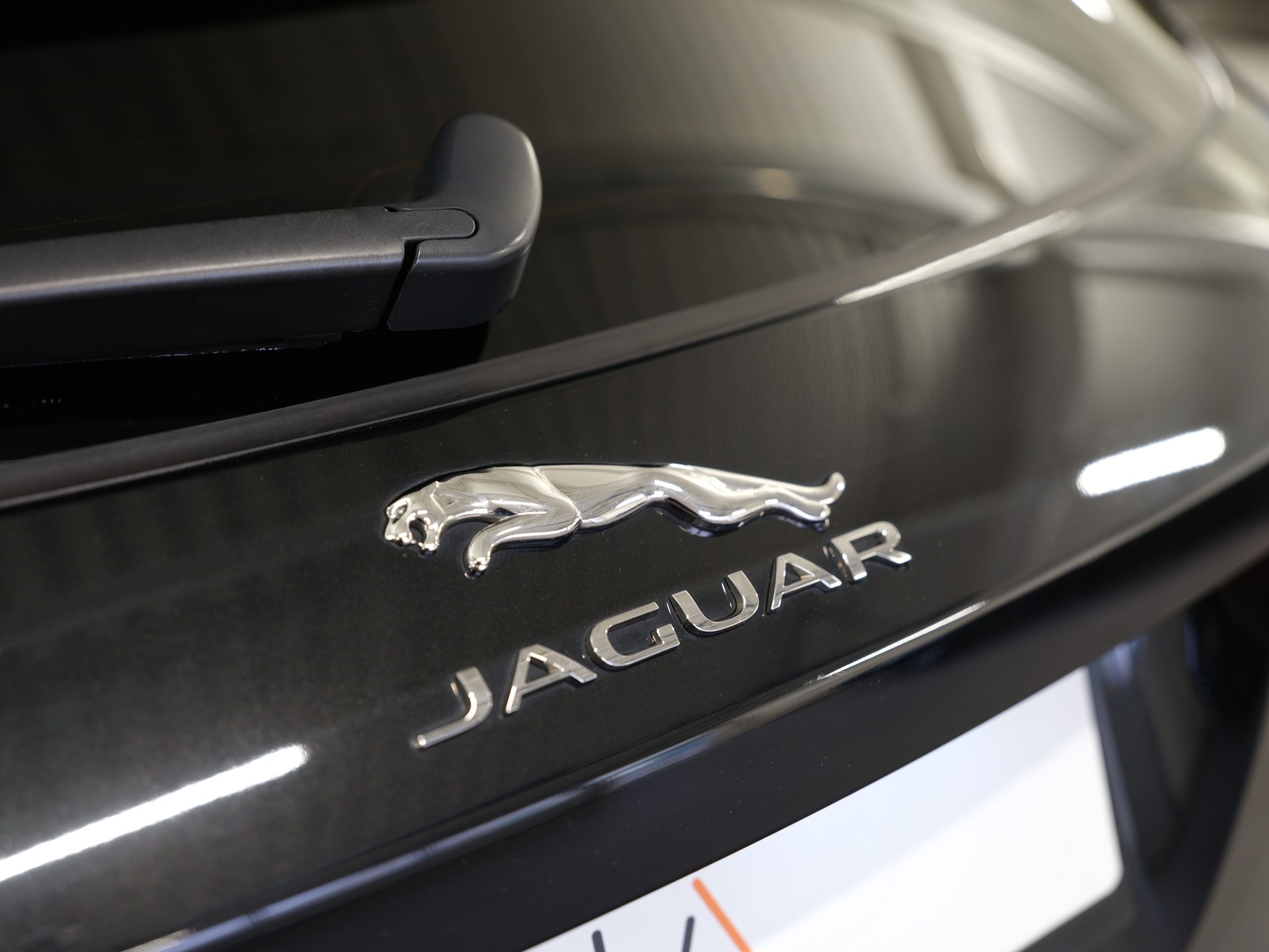 JAGUAR F-Pace 5.0 V8 SVR AWD Automatik *Head-Up* *Ambientebeleuchtung* *Keyless* *360° Kamera* *Pano*-image-15