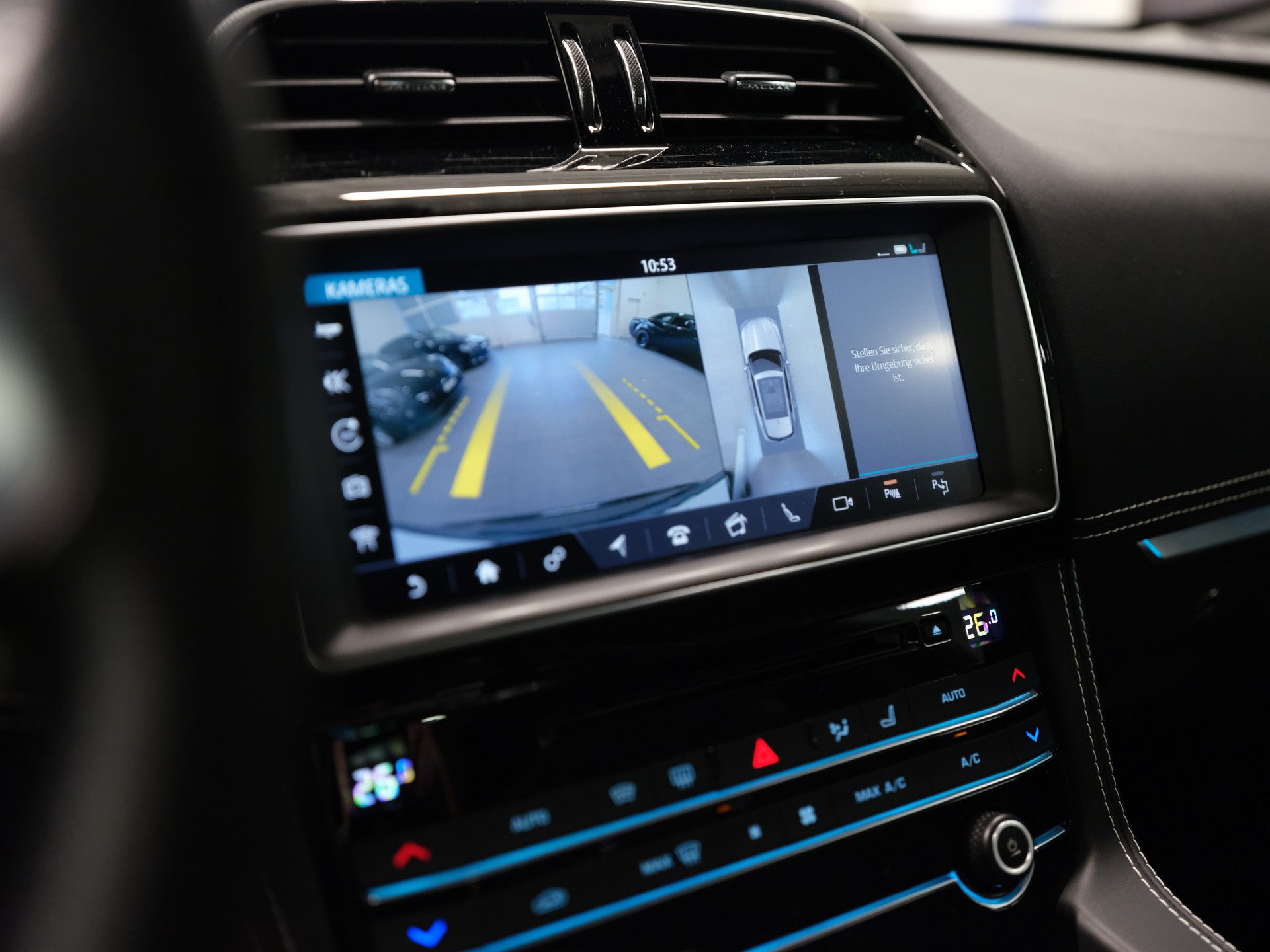 JAGUAR F-Pace 5.0 V8 SVR AWD Automatik *Head-Up* *Ambientebeleuchtung* *Keyless* *360° Kamera* *Pano*-image-24