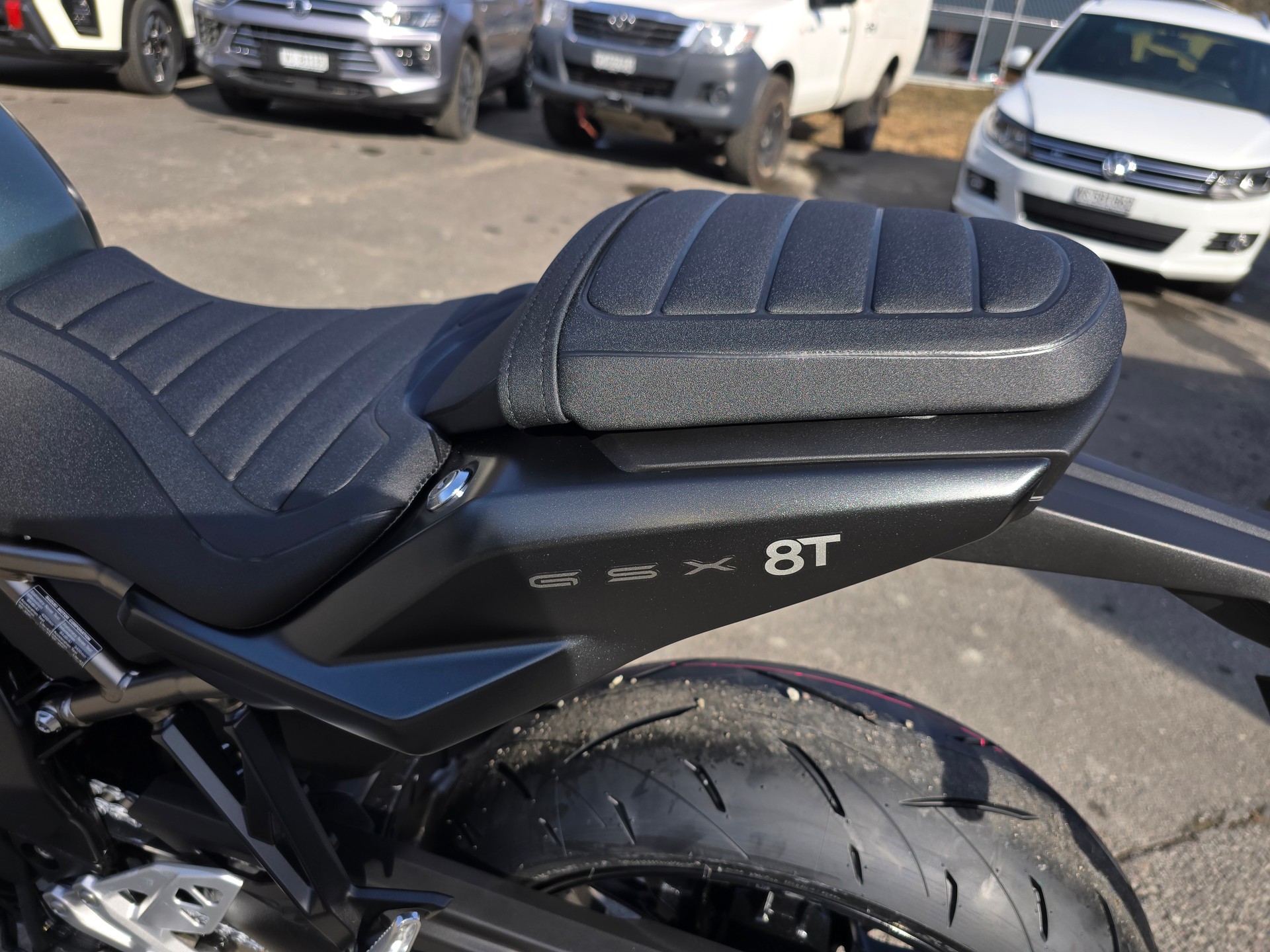 SUZUKI GSX 8T-image-2