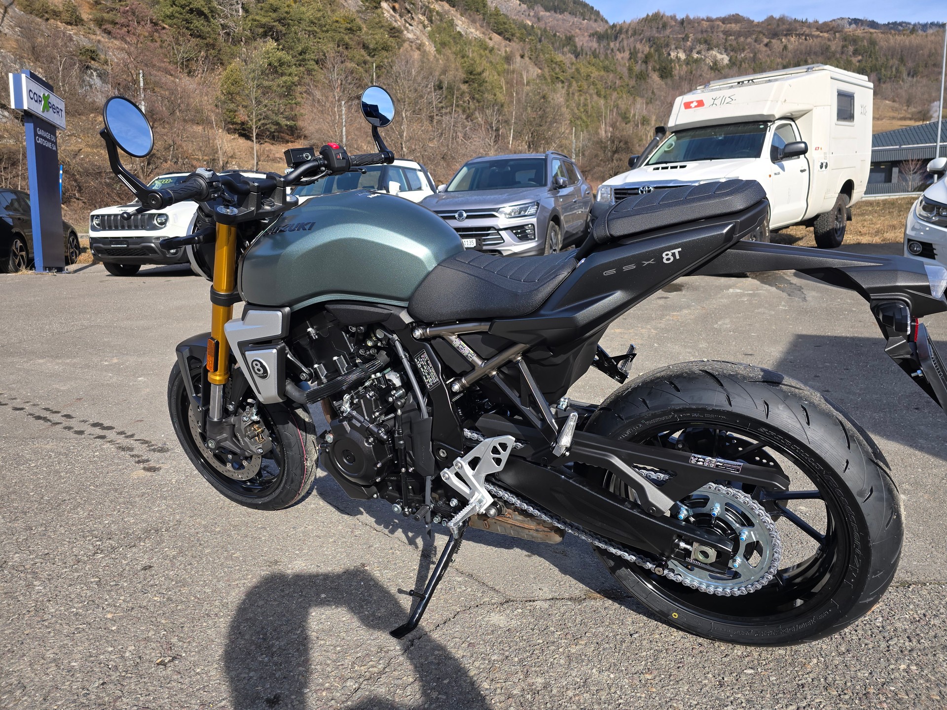 SUZUKI GSX 8T-image-1