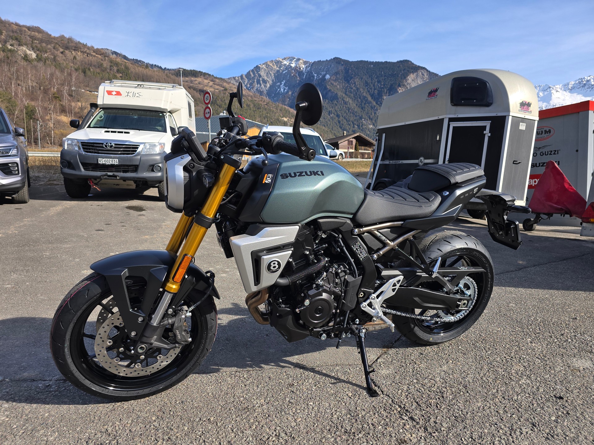SUZUKI GSX 8T