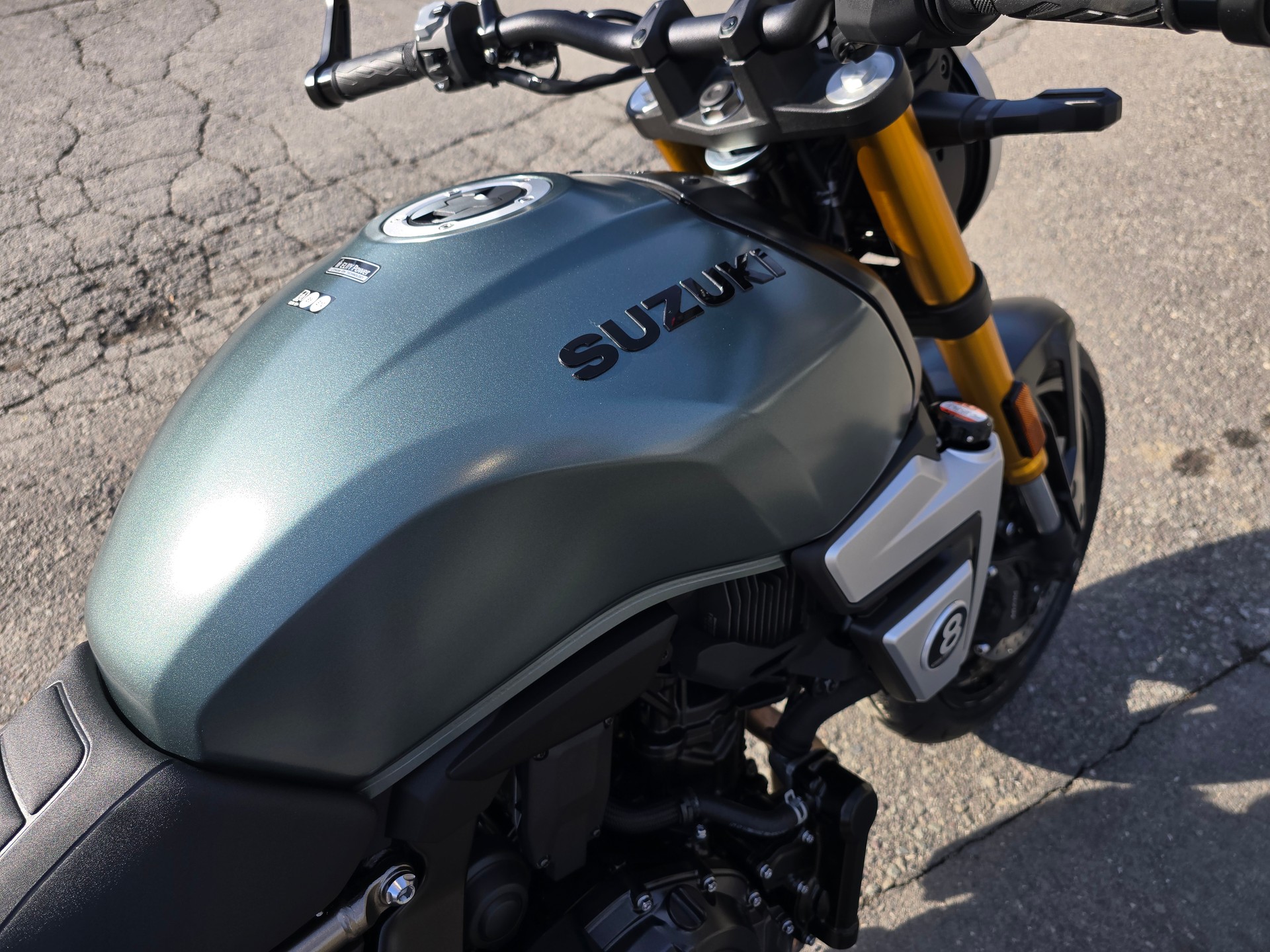 SUZUKI GSX 8T-image-7