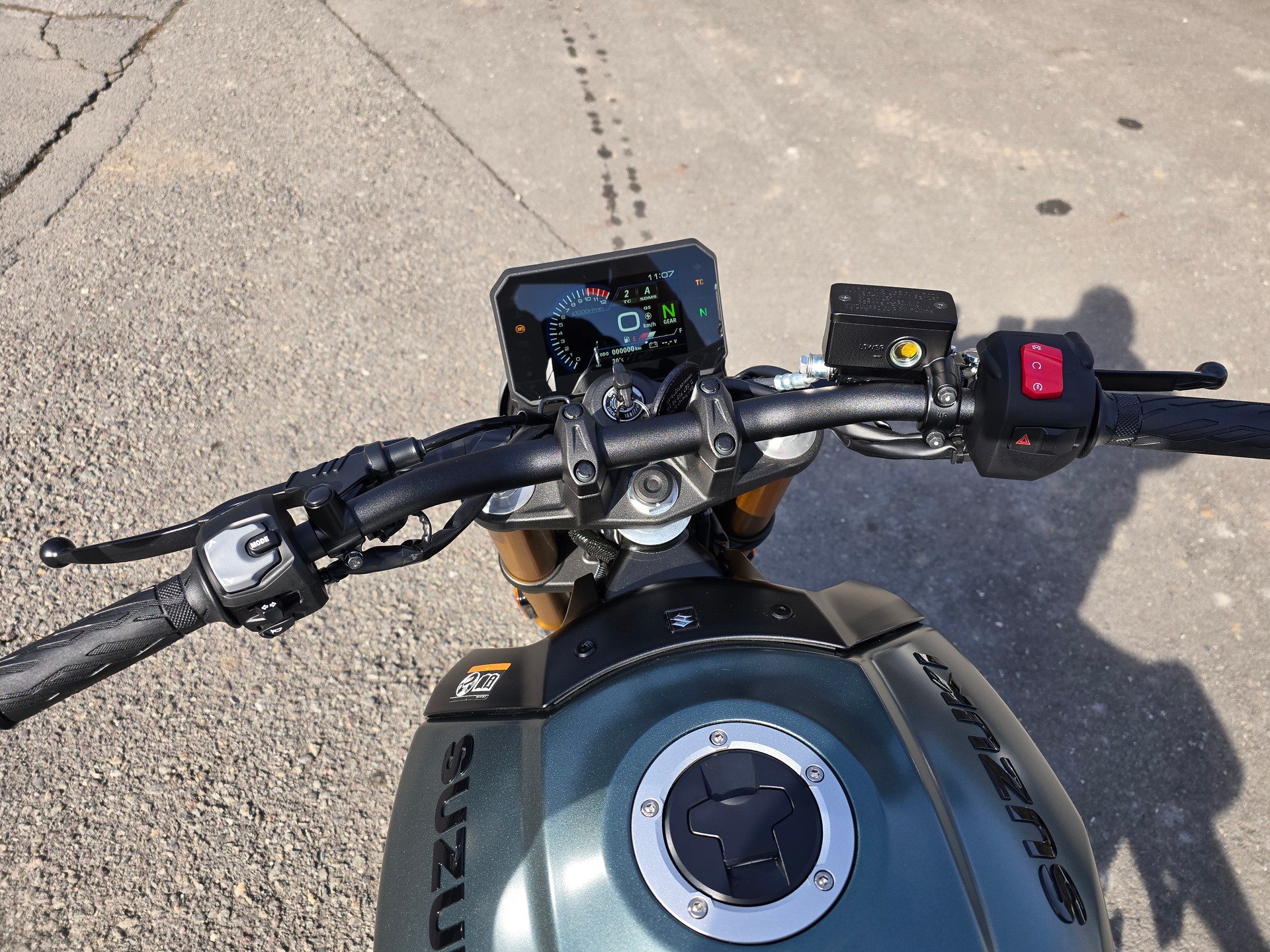 SUZUKI GSX 8T-image-11