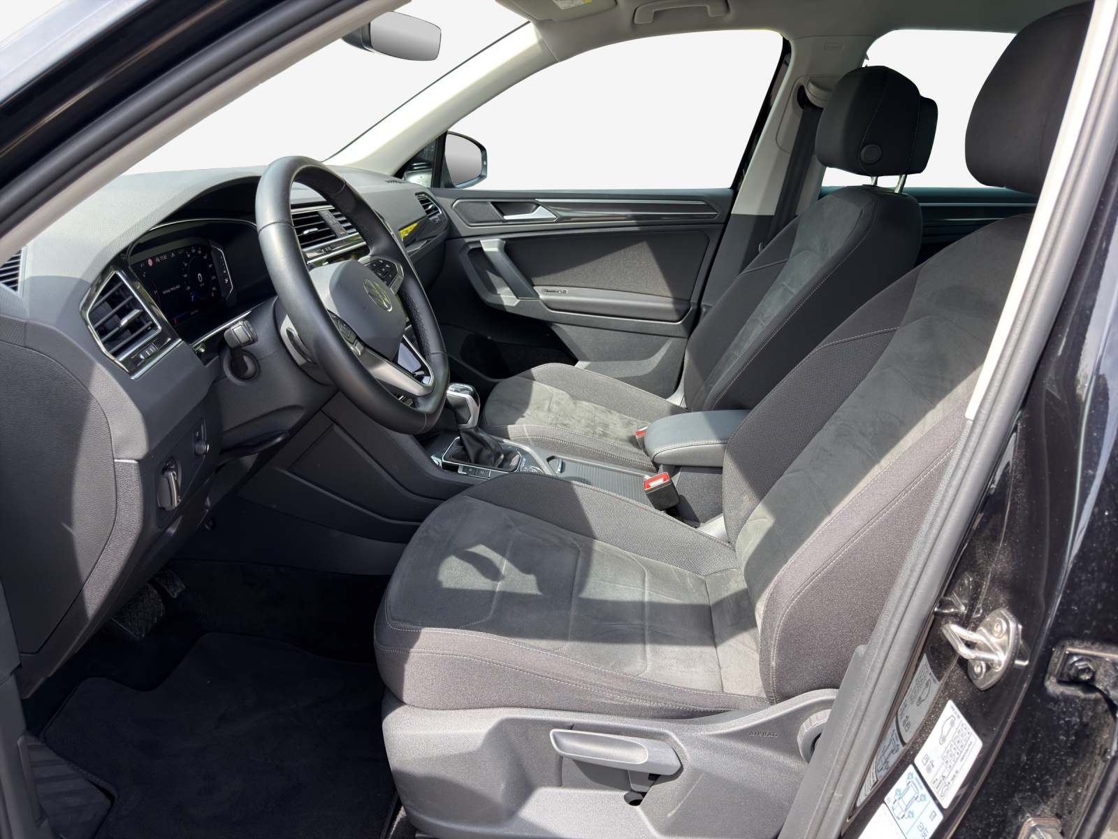 VW Tiguan 2.0 TDI SCR Elegance 4Motion DSG-image-7