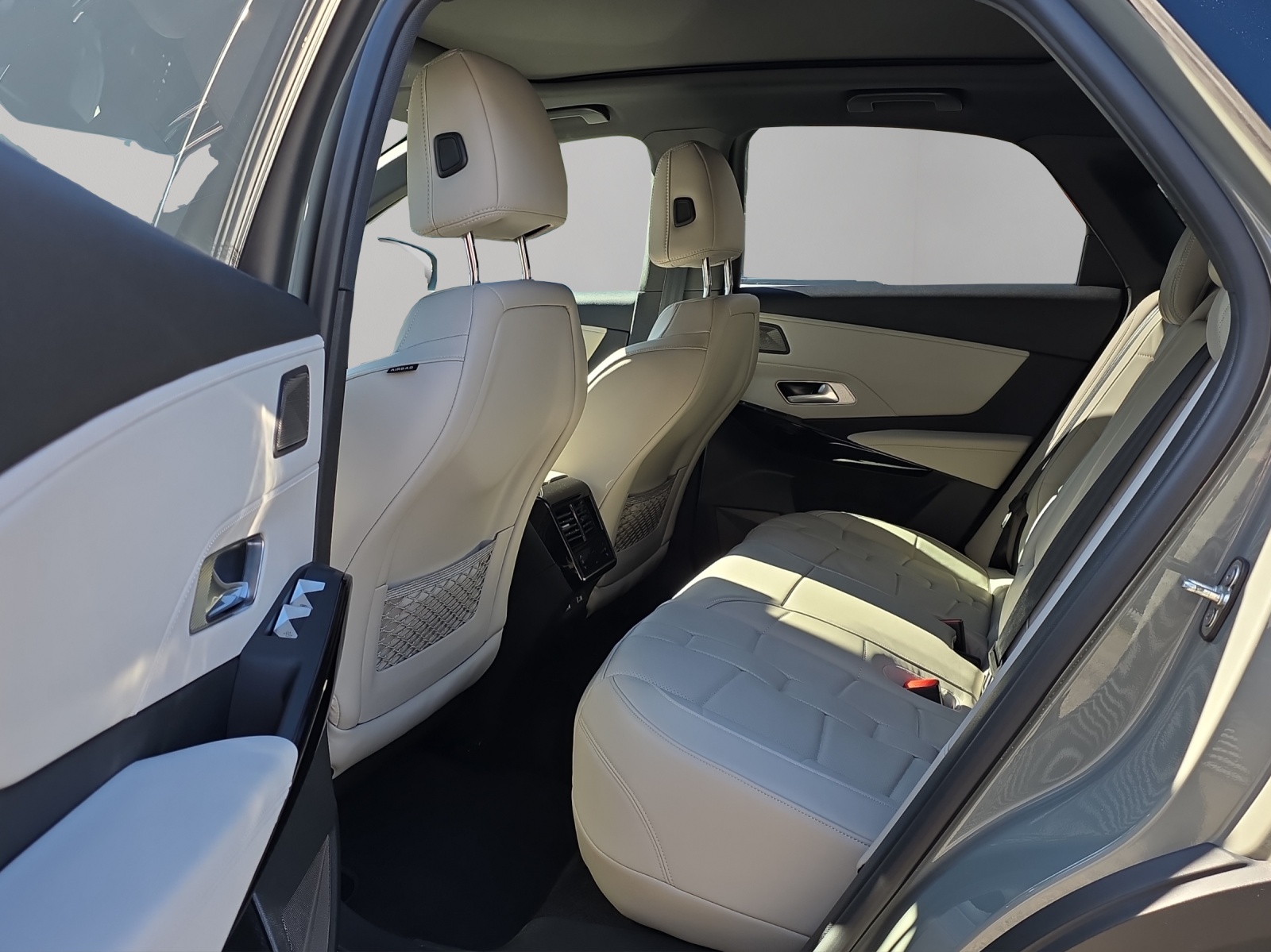 DS AUTOMOBILES DS 7 Crossback E-Tense 360 4x4 La Premiére-image-8