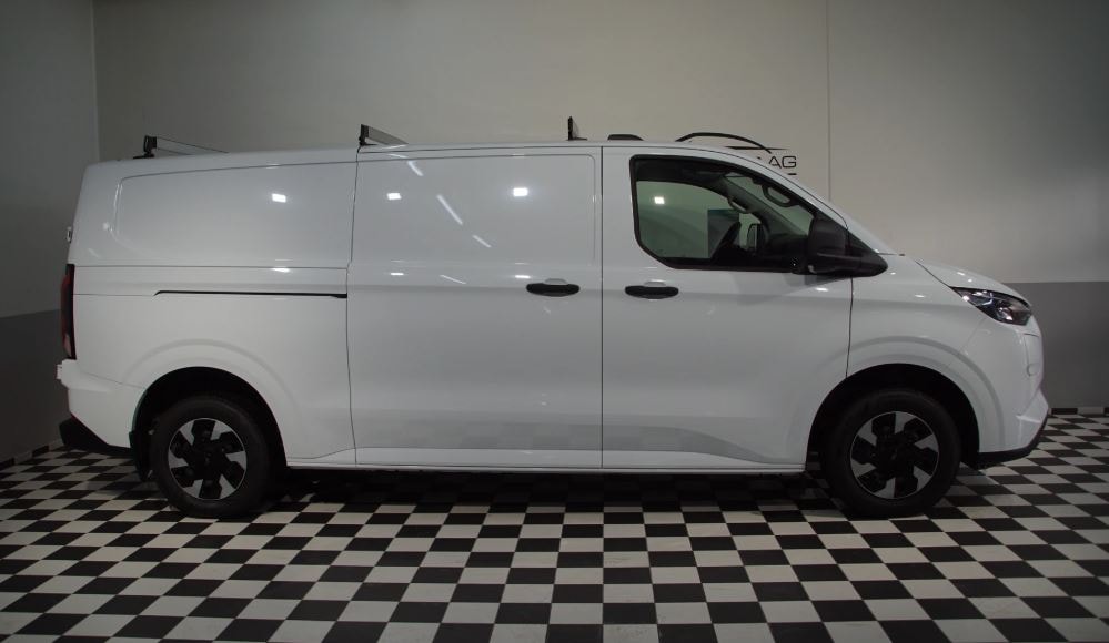 FORD Transit Custom Van 340 L2 H1 65kWh Trend-image-5