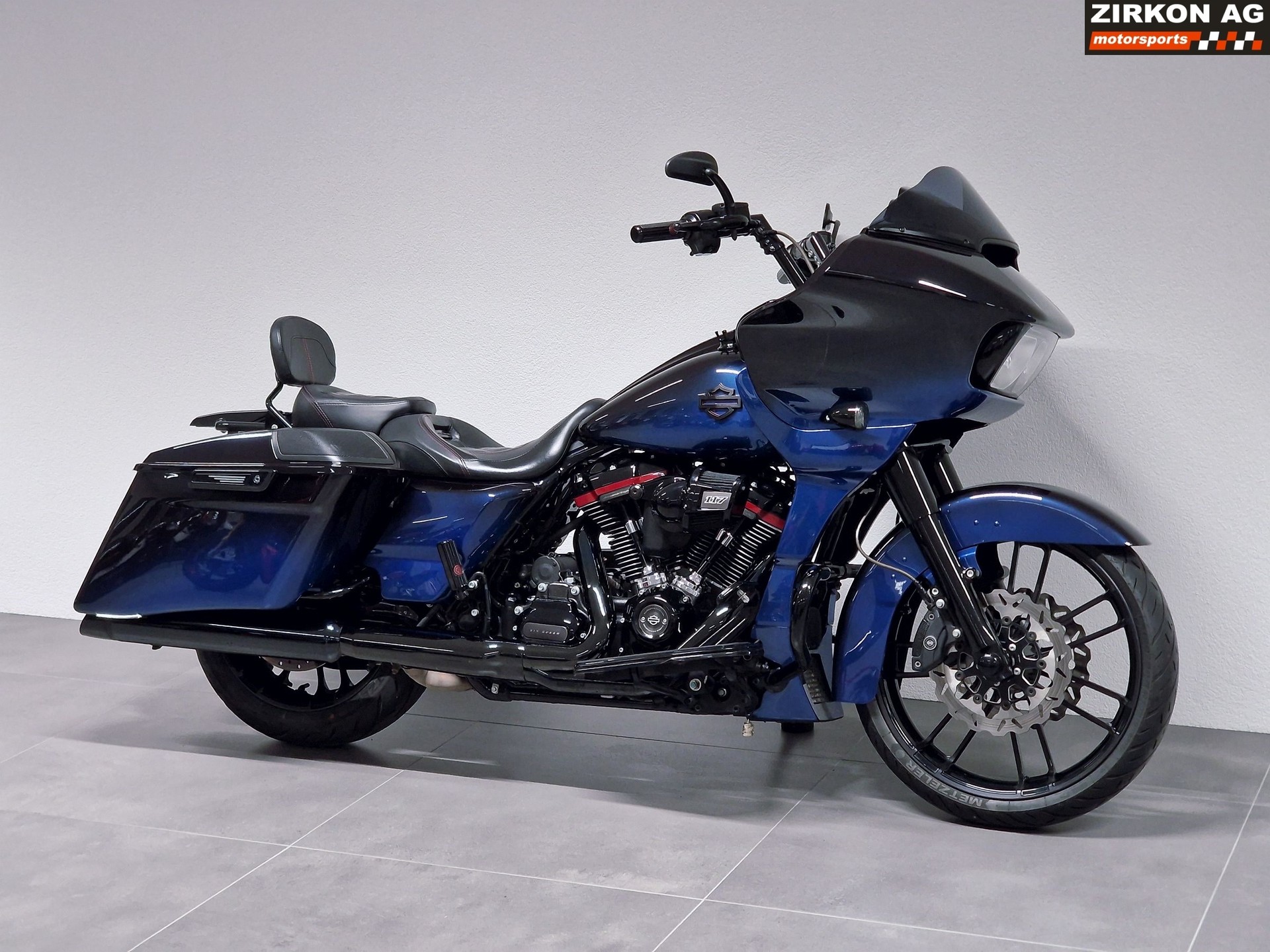 HARLEY-DAVIDSON FLTRXSE Road Glide Special 117 CVO Custom-showroom-element-1