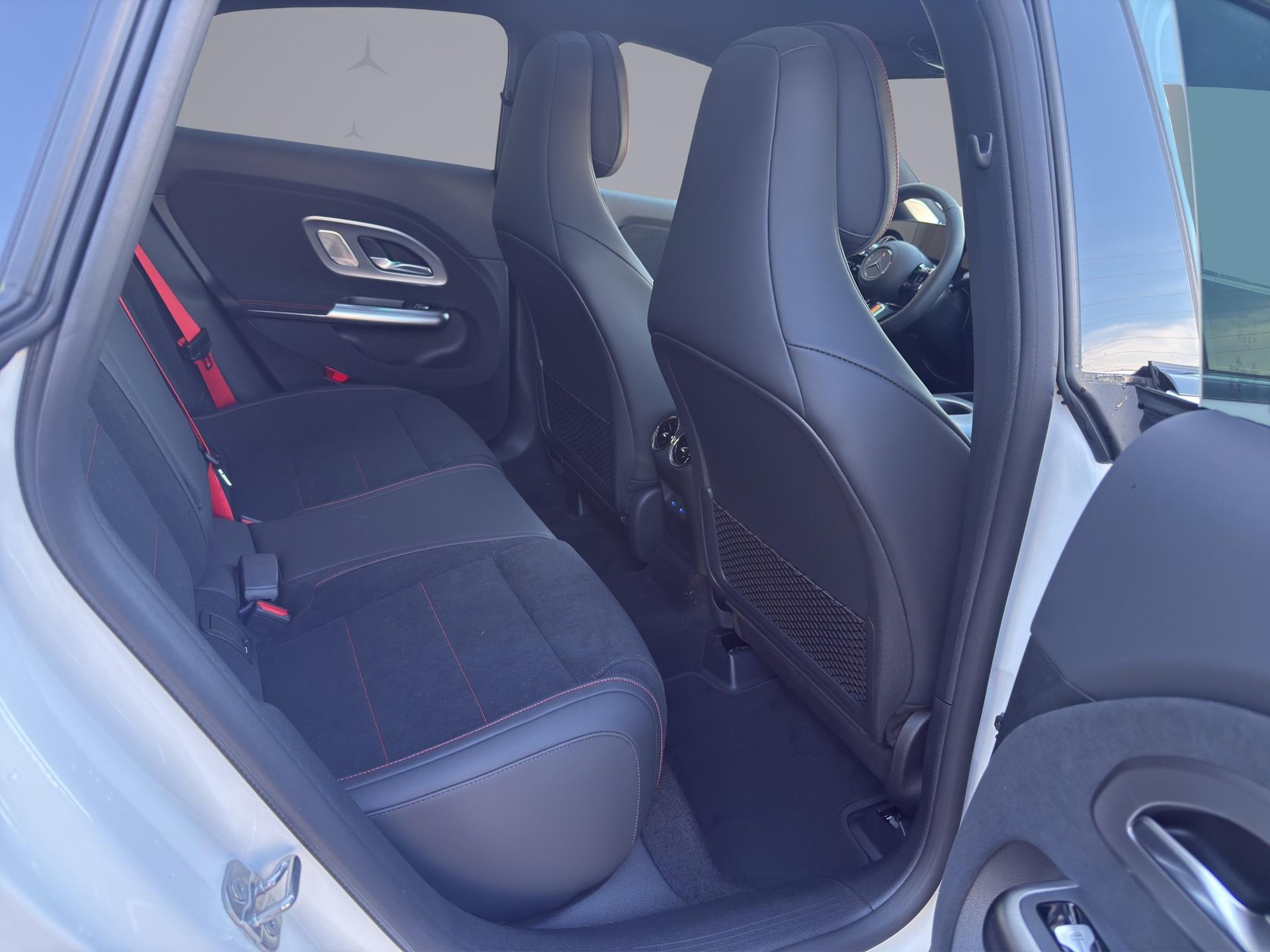MERCEDES-BENZ CLA 220 AMG Line 4matic-image-16