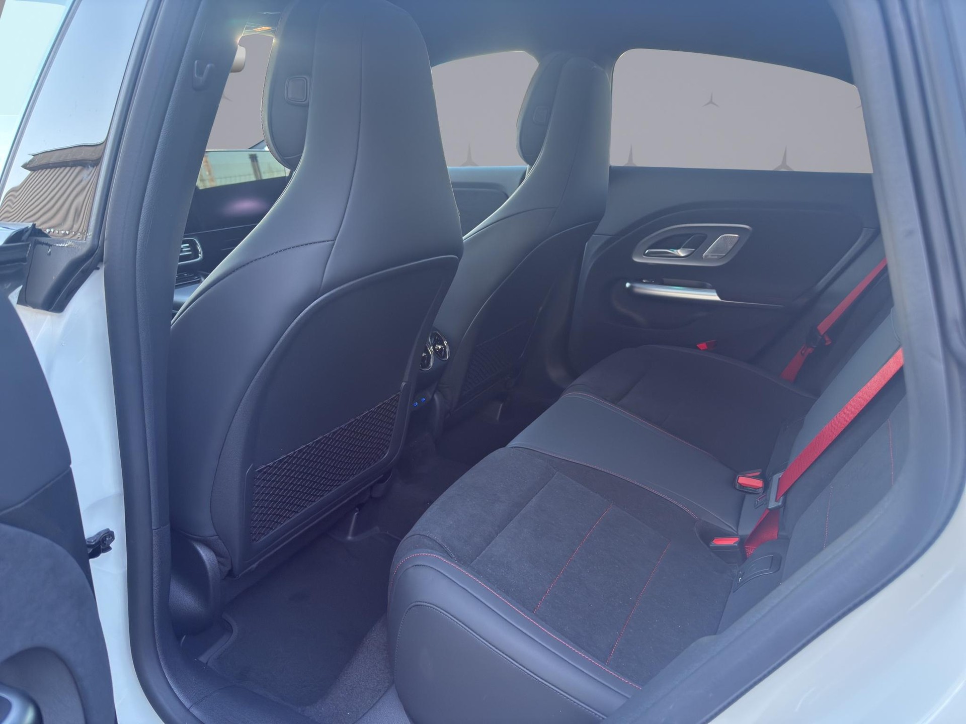 MERCEDES-BENZ CLA 220 AMG Line 4matic-image-11