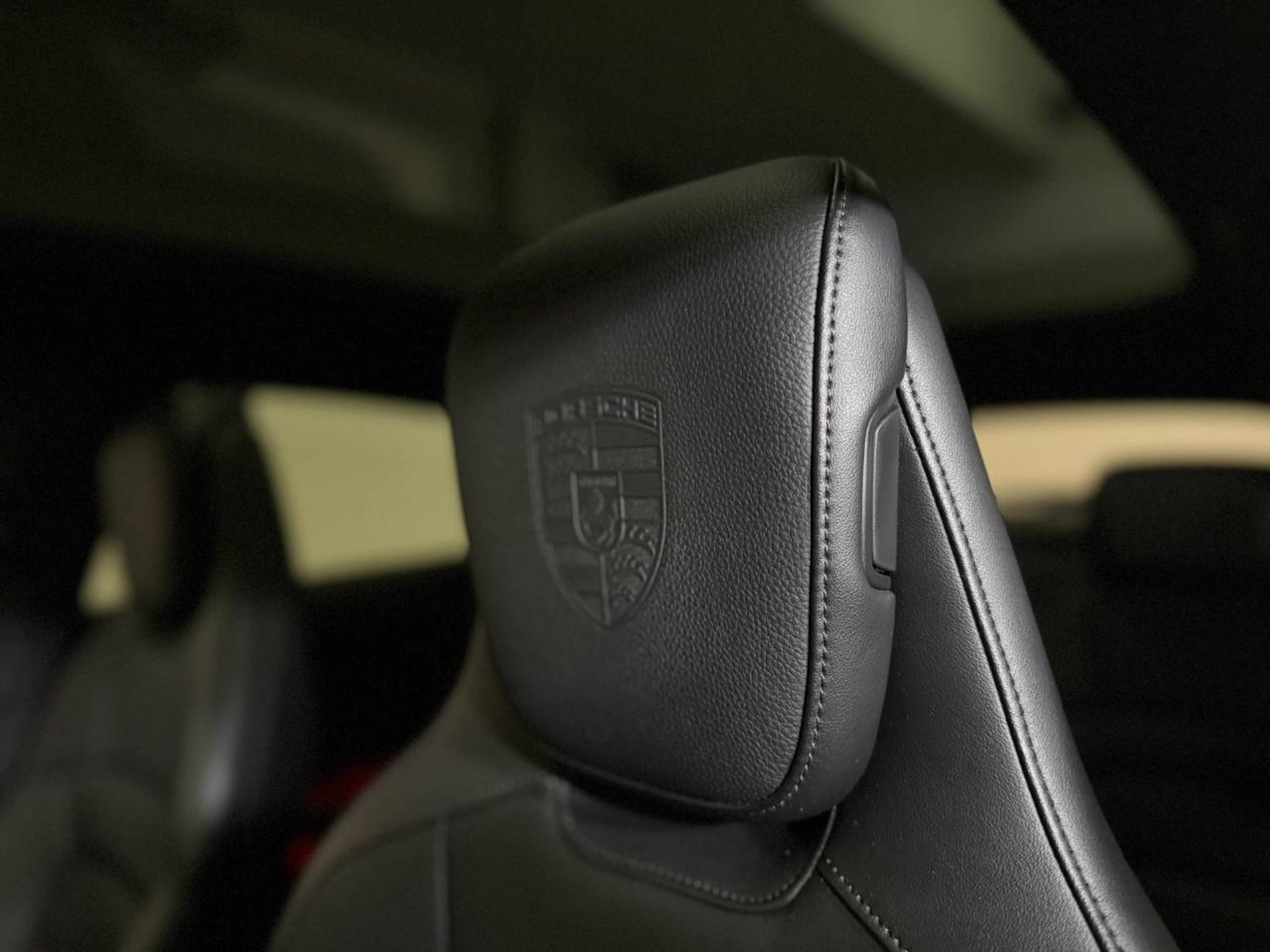 PORSCHE Taycan 4S Cross Turismo (MY23)-image-25