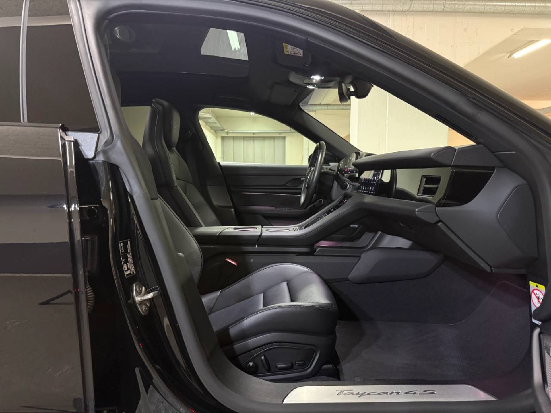 PORSCHE Taycan 4S Cross Turismo (MY23)-image-16