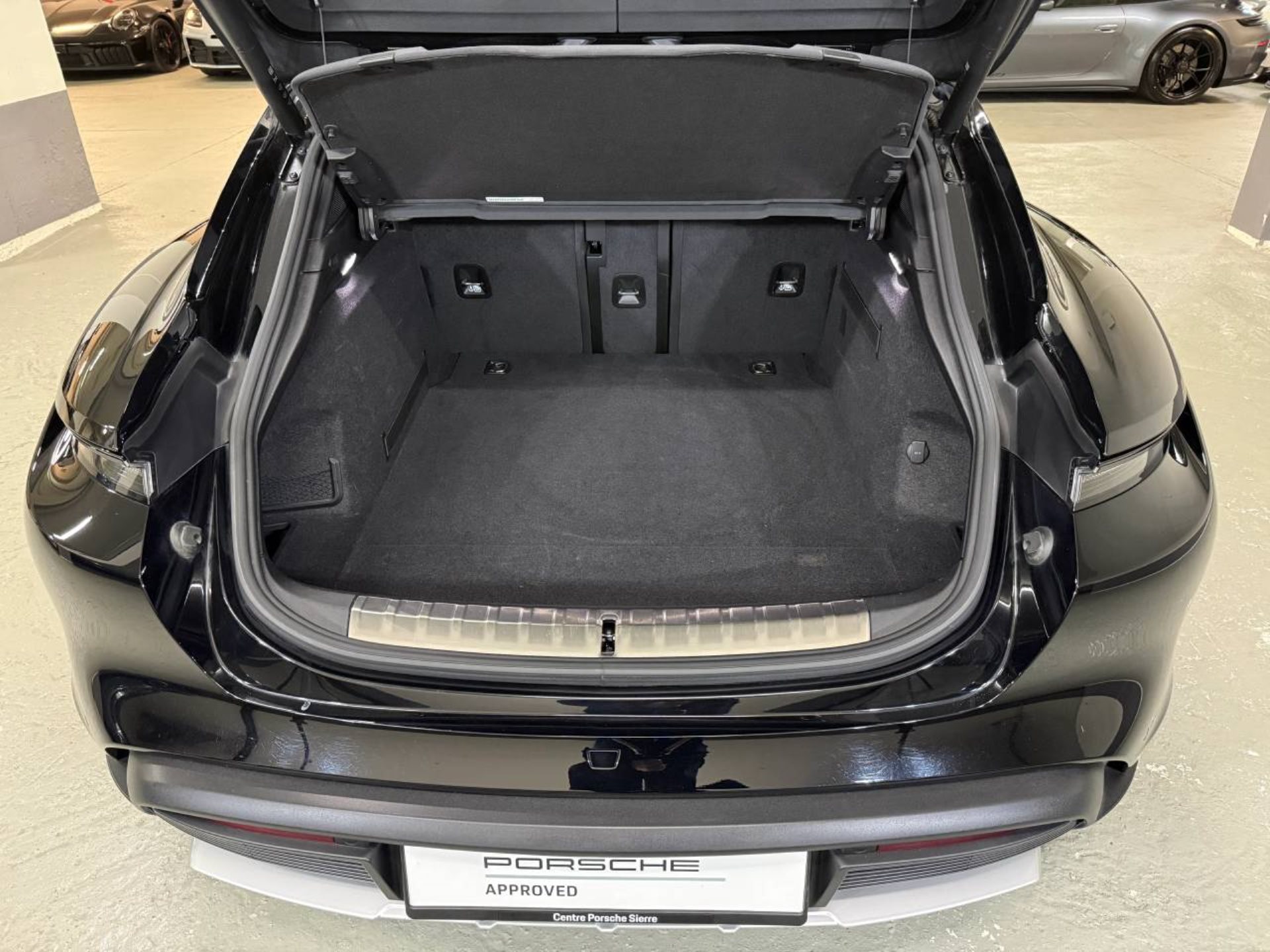 PORSCHE Taycan 4S Cross Turismo (MY23)-image-19