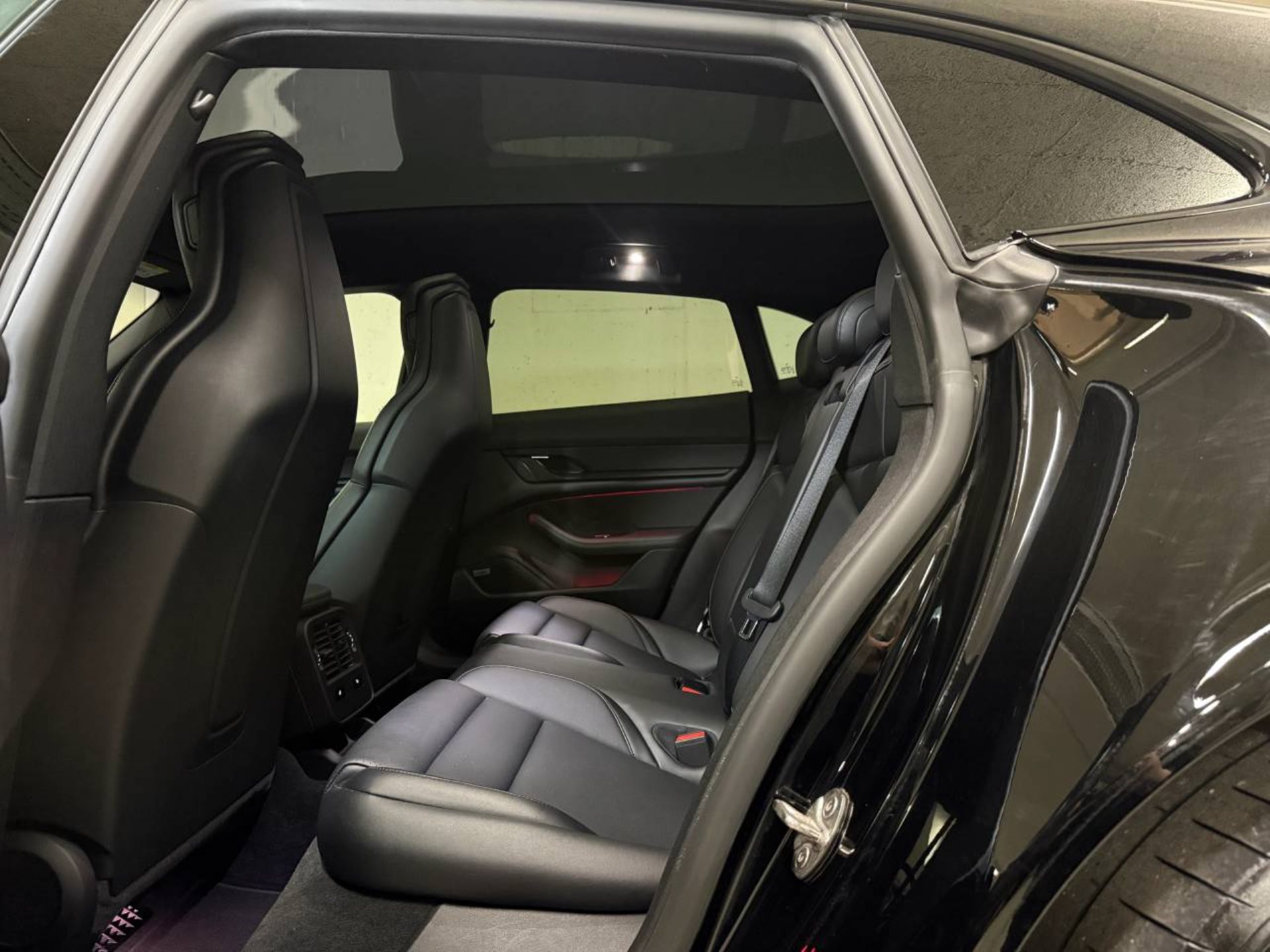 PORSCHE Taycan 4S Cross Turismo (MY23)-image-17