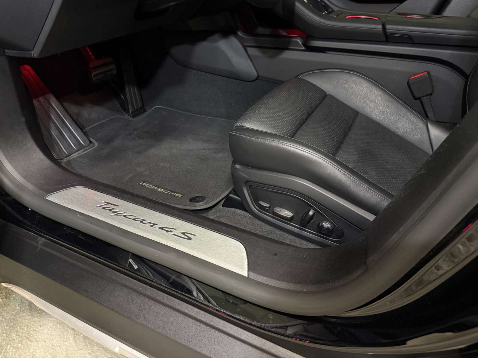 PORSCHE Taycan 4S Cross Turismo (MY23)-image-23