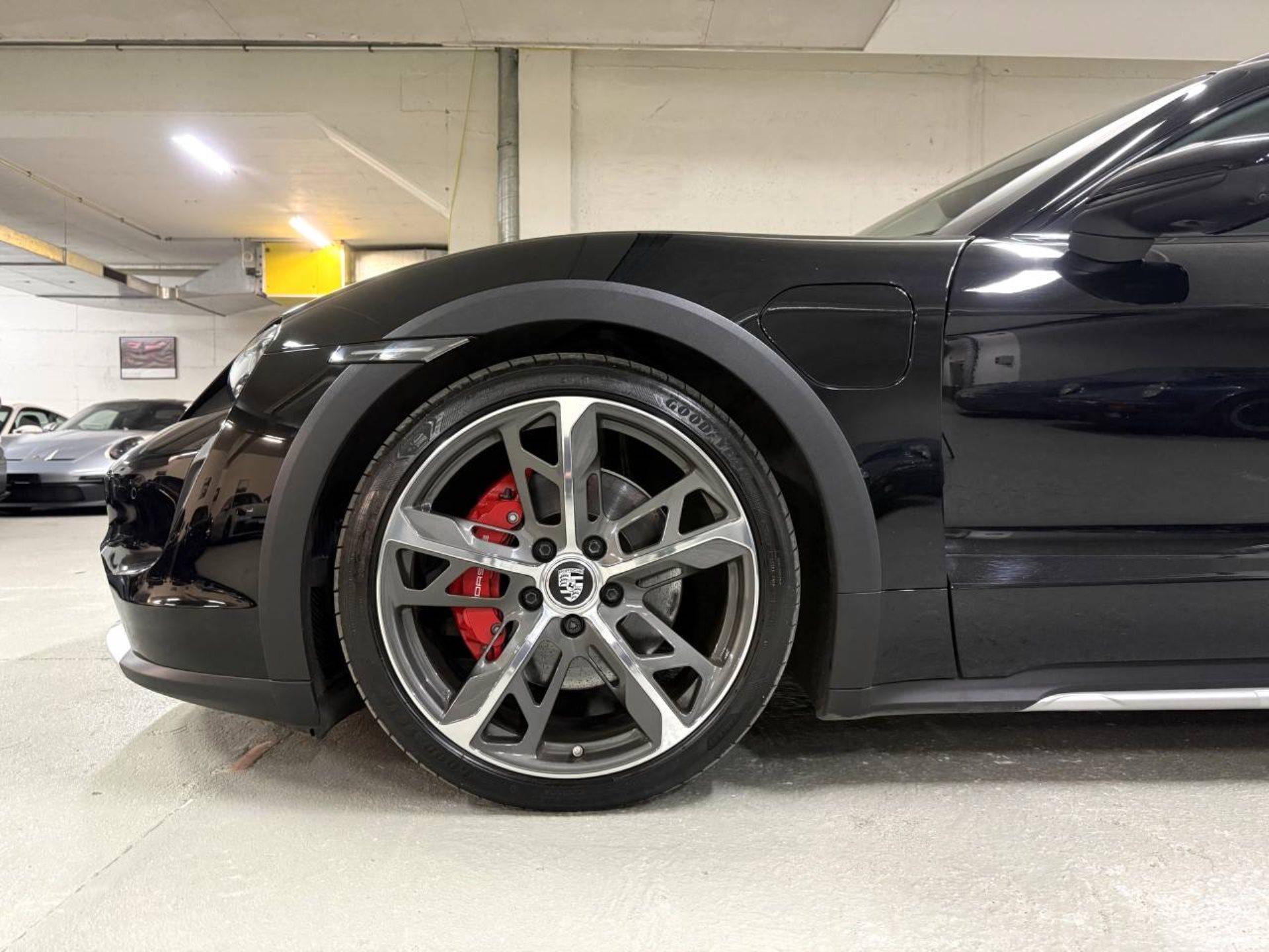 PORSCHE Taycan 4S Cross Turismo (MY23)-image-9