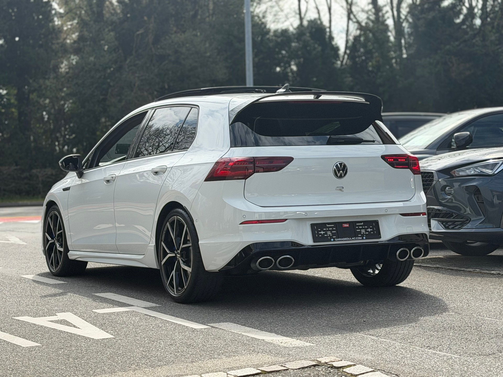 VW Golf 2.0 TSI R DSG 4Motion-image-6