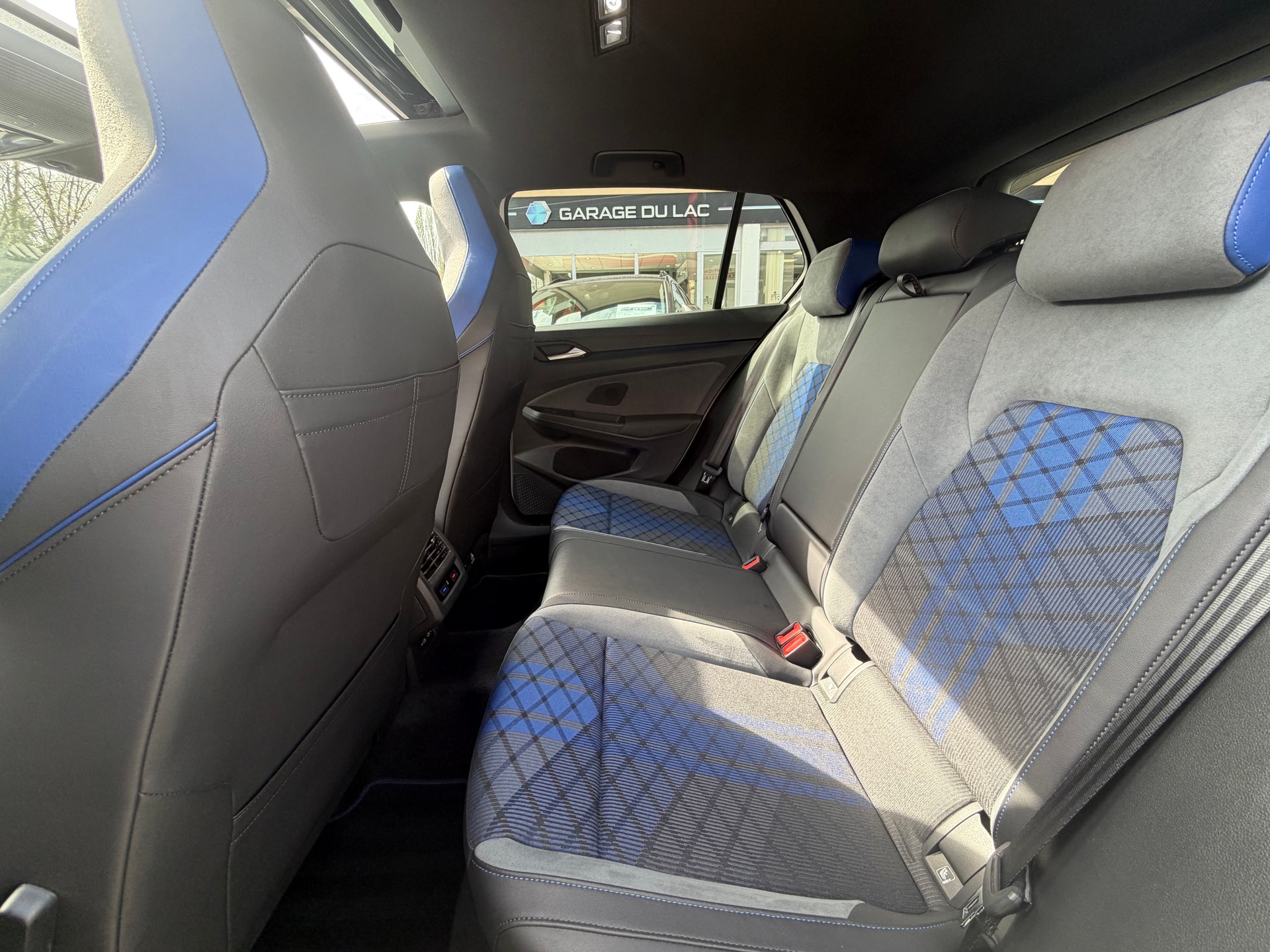 VW Golf 2.0 TSI R DSG 4Motion-image-10