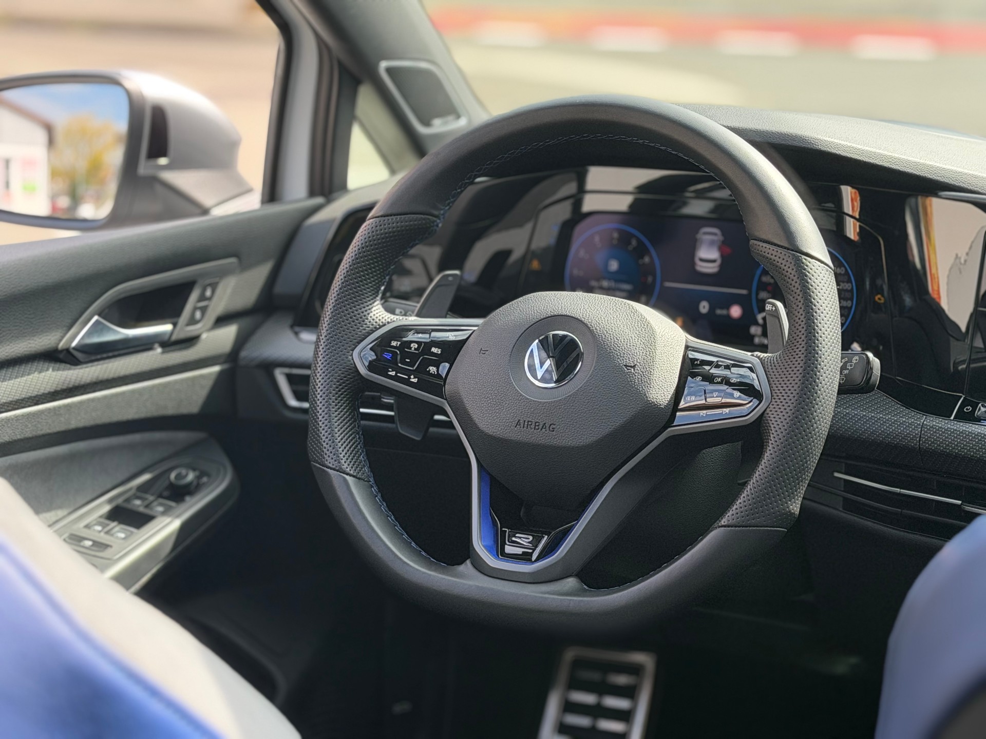 VW Golf 2.0 TSI R DSG 4Motion-image-12