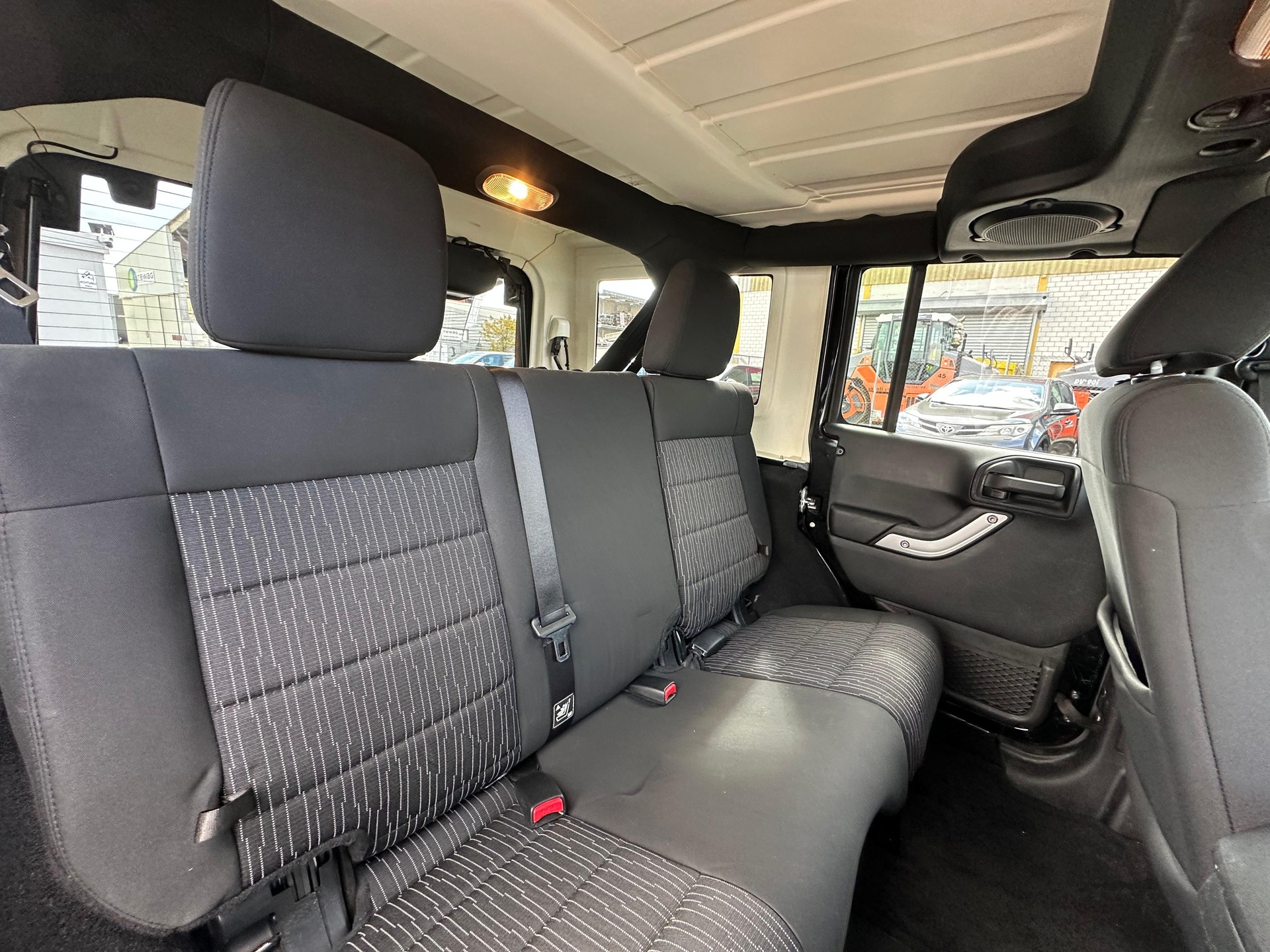 JEEP Wrangler 2.8CRD Unlimited Sahara Automatic-image-10