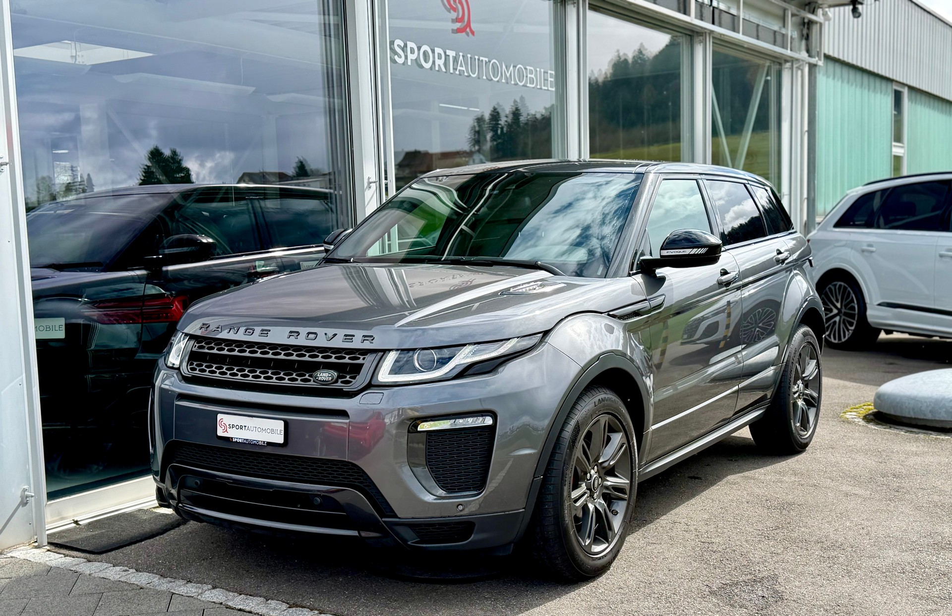 LAND ROVER Range Rover Evoque 2.0 TD4 HSE AT9-image-3