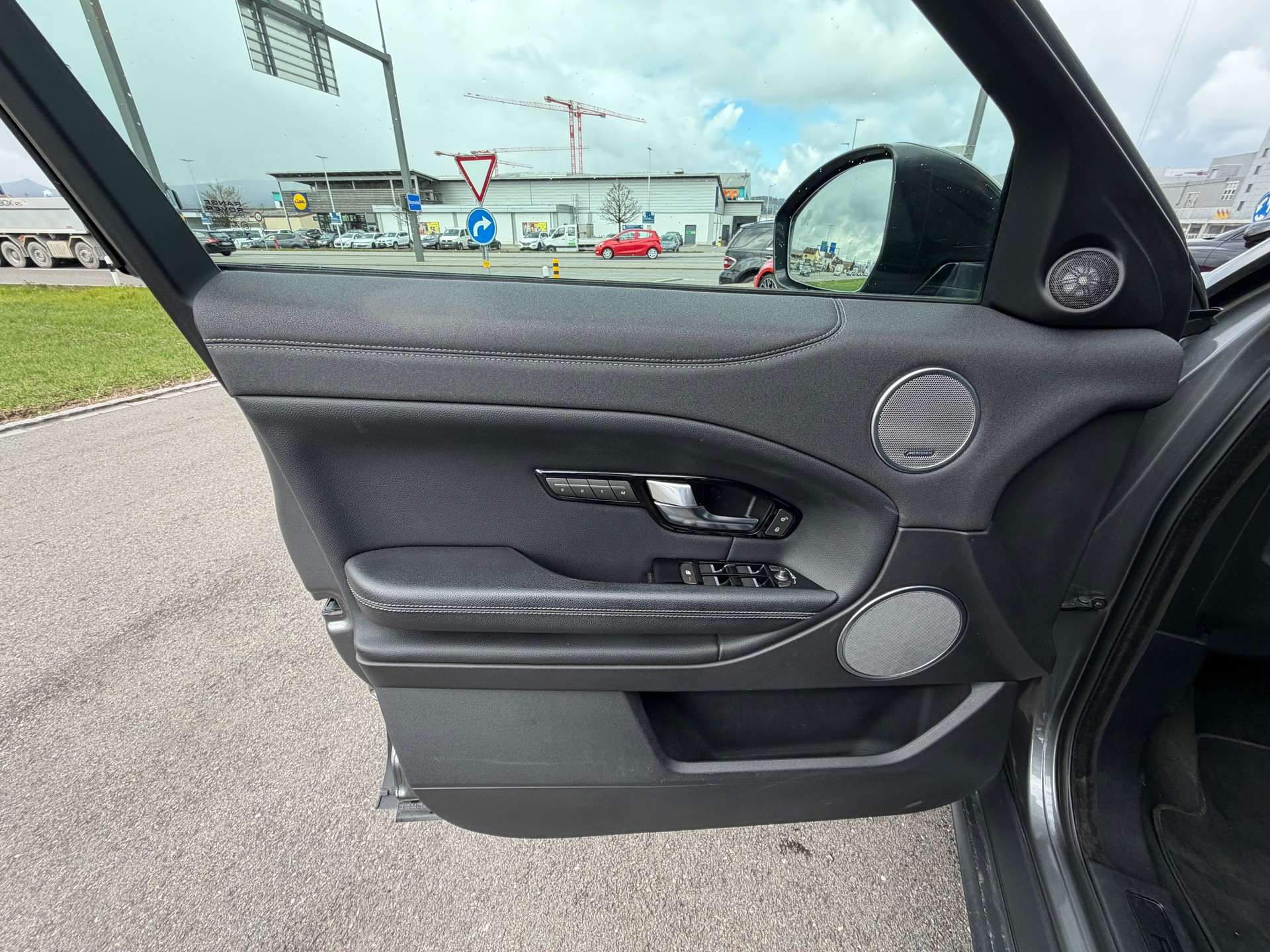 LAND ROVER Range Rover Evoque 2.0 TD4 HSE AT9-image-16