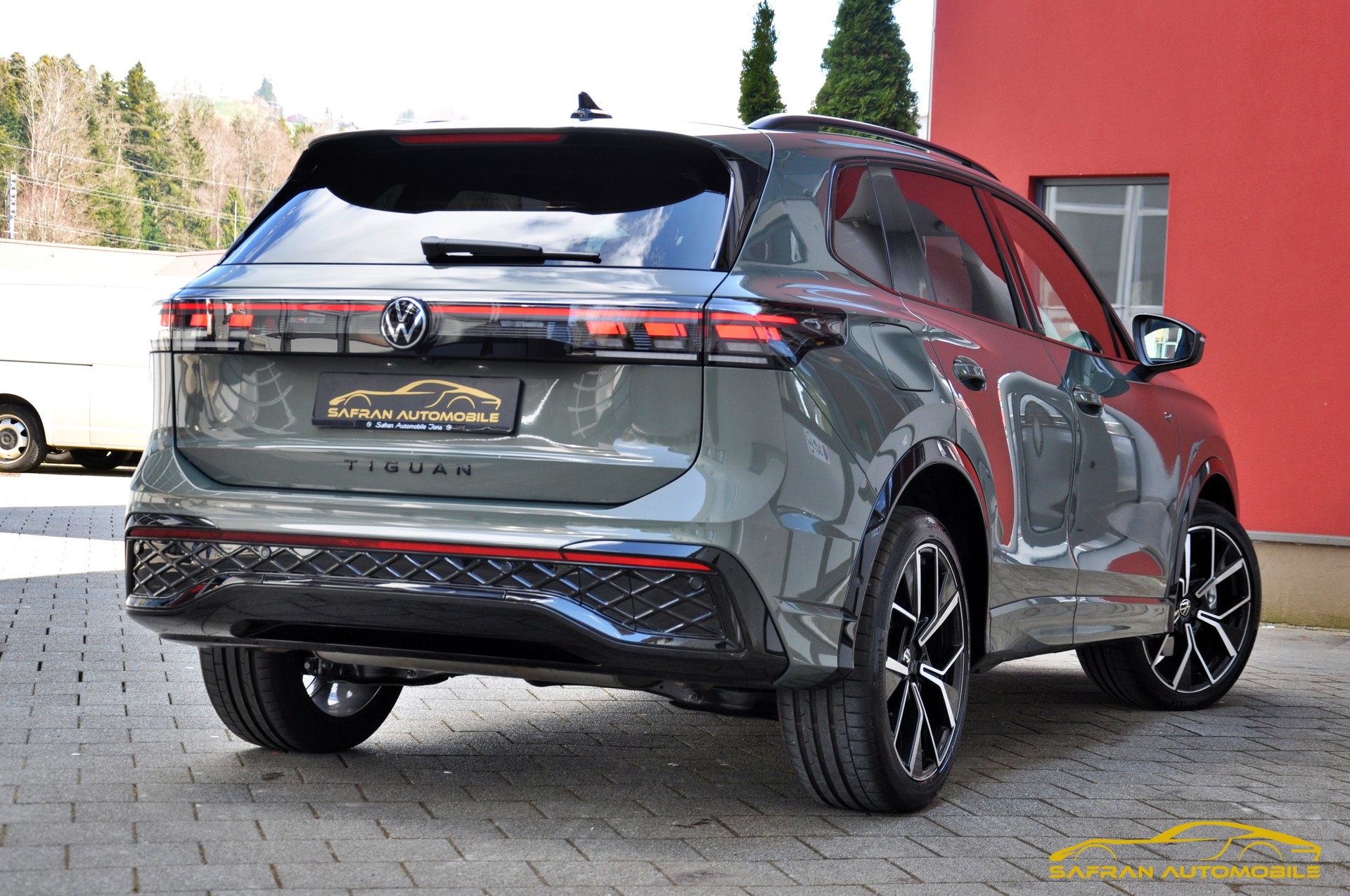 VW Tiguan 2.0 TSI DSG R-Line 4Motion-image-6