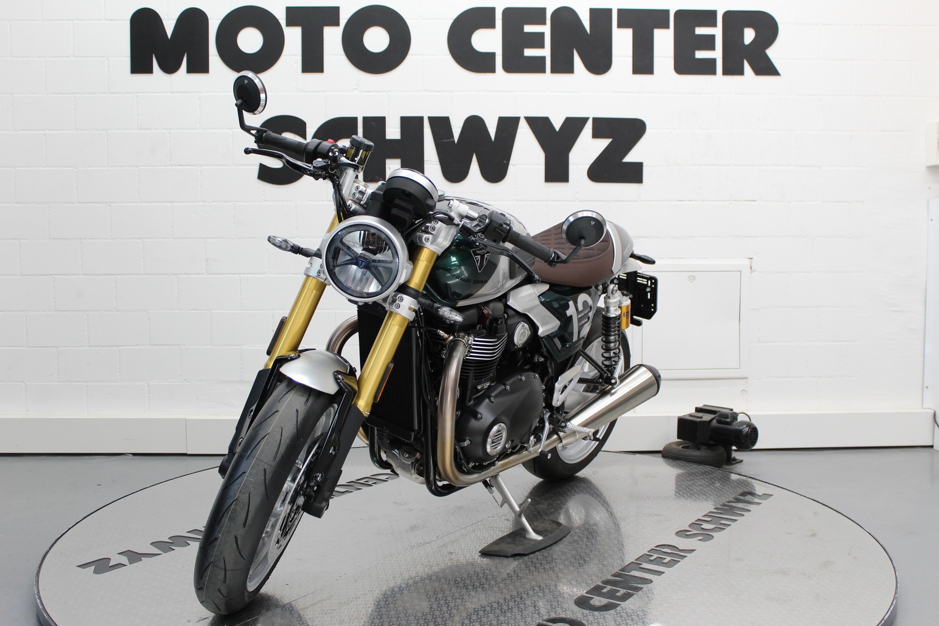 TRIUMPH Speed Twin 1200 Cafe Racer-showroom-element-2