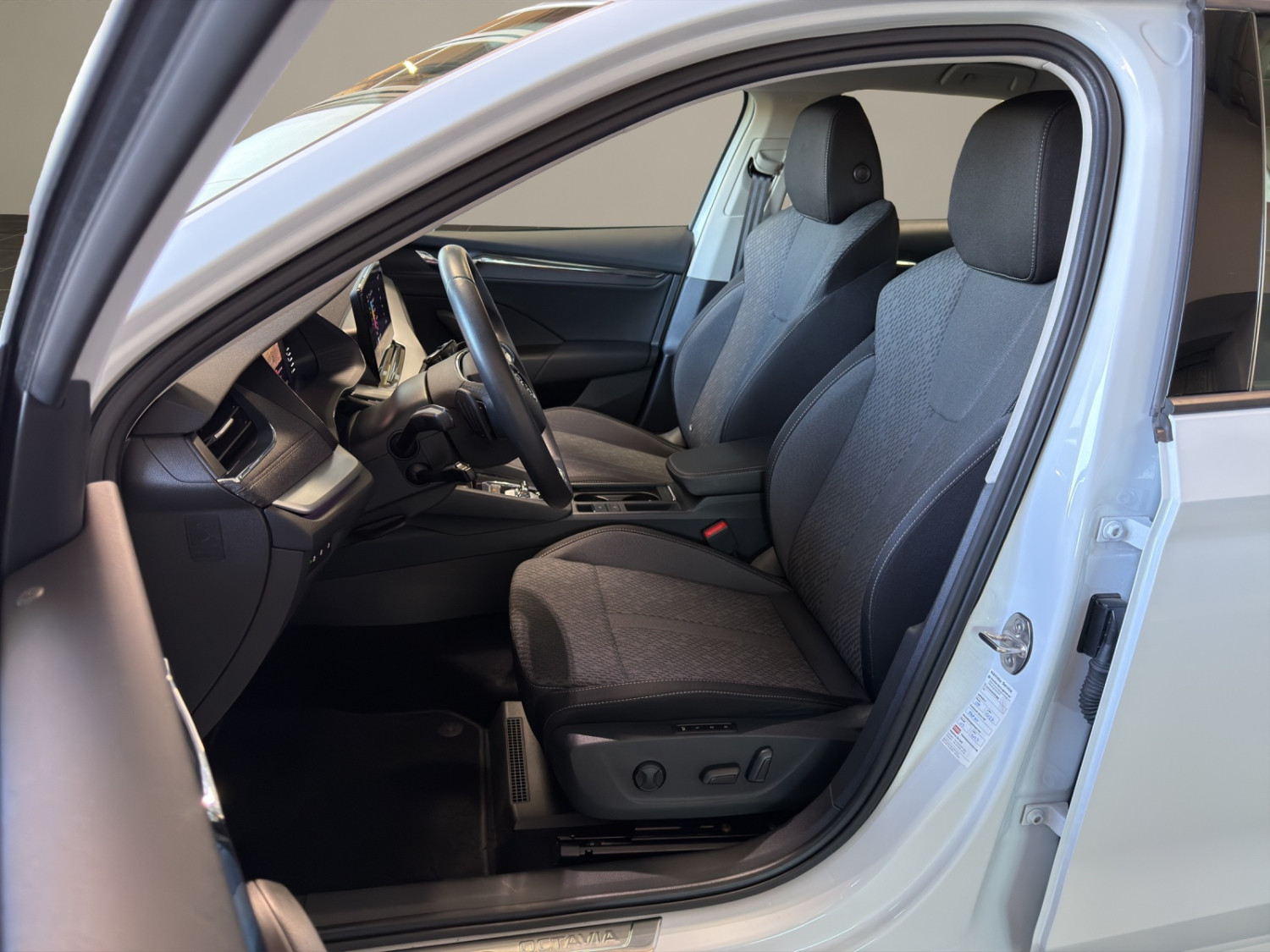 SKODA Octavia Combi 1.5 TSI Style DSG-image-8