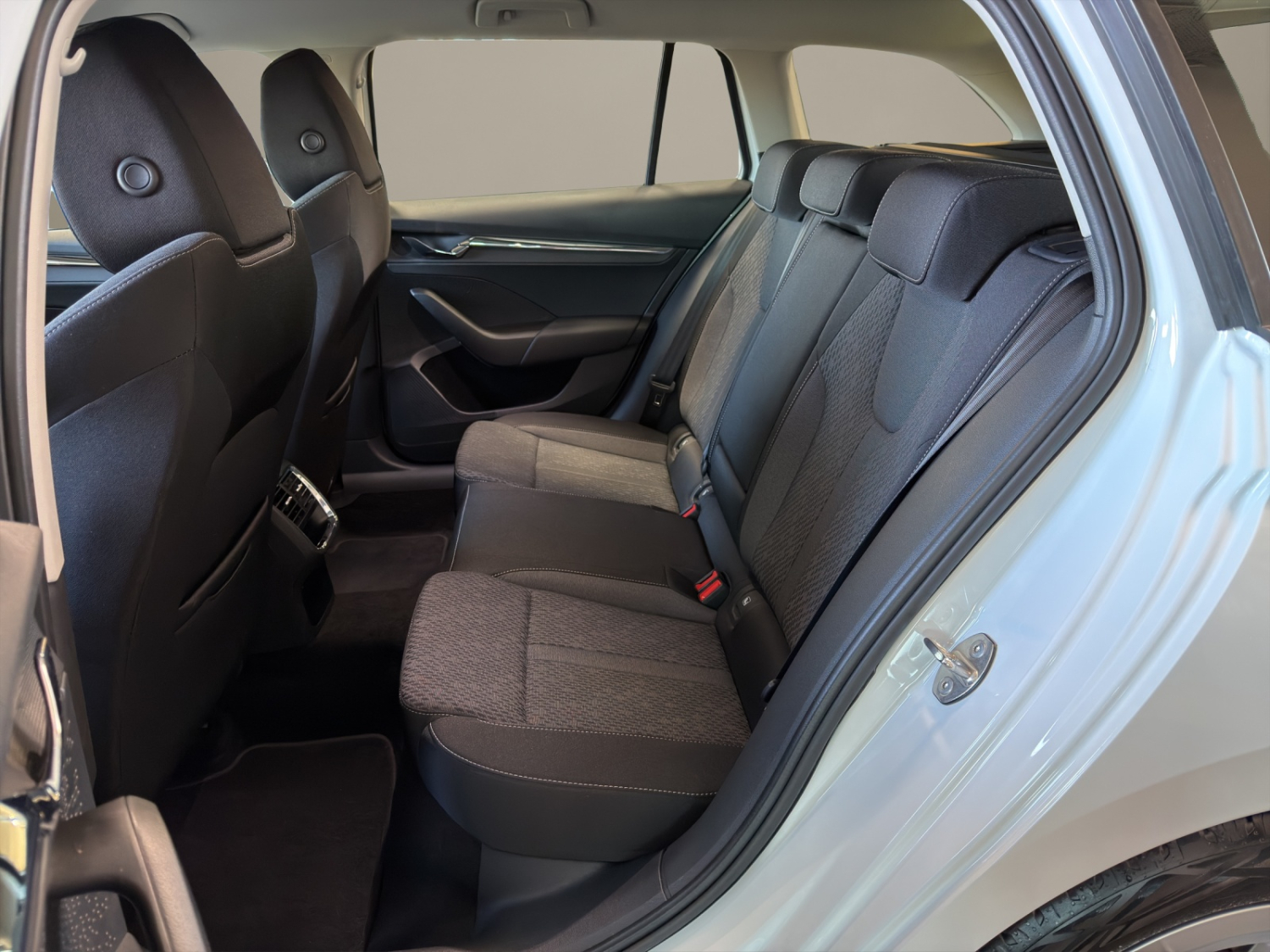 SKODA Octavia Combi 1.5 TSI Style DSG-image-9